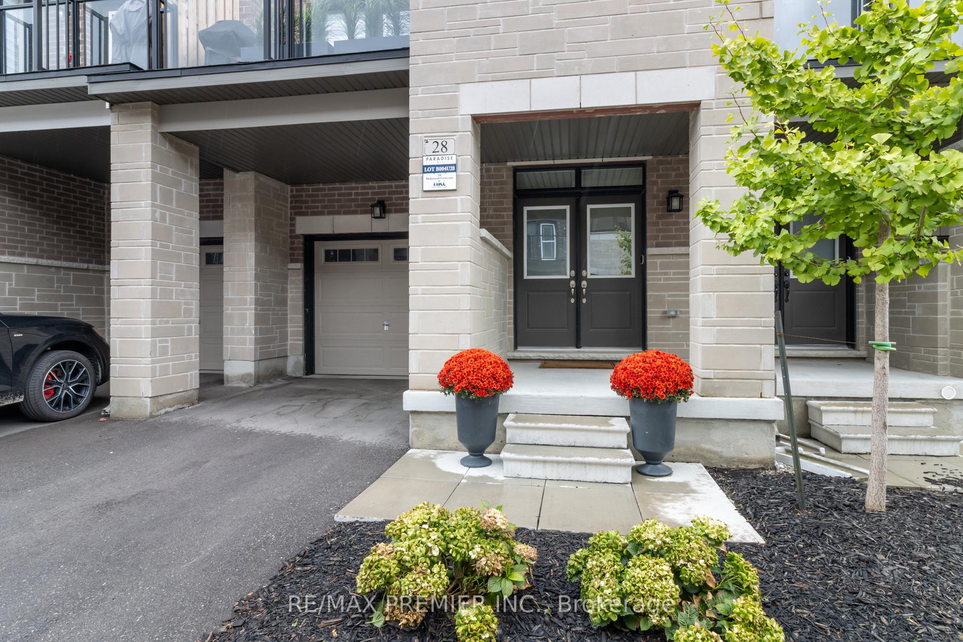 Photo 2 of 28 Holyrood Crescent, Vaughan, Kleinburg — HOMEH