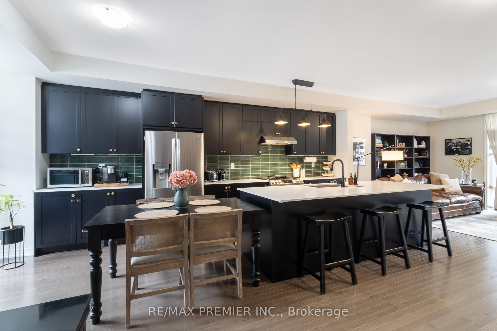 Photo 9 of 28 Holyrood Crescent, Vaughan, Kleinburg — HOMEH