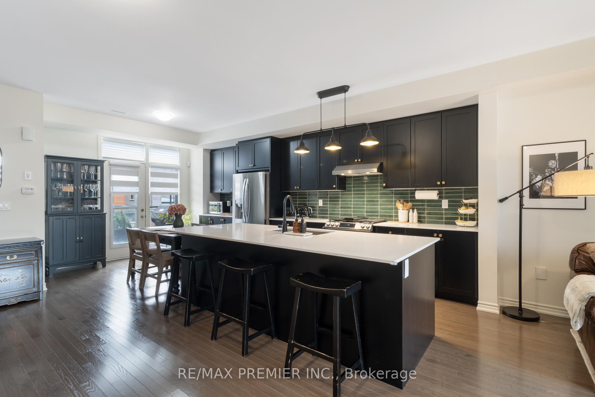 Photo 10 of 28 Holyrood Crescent, Vaughan, Kleinburg — HOMEH