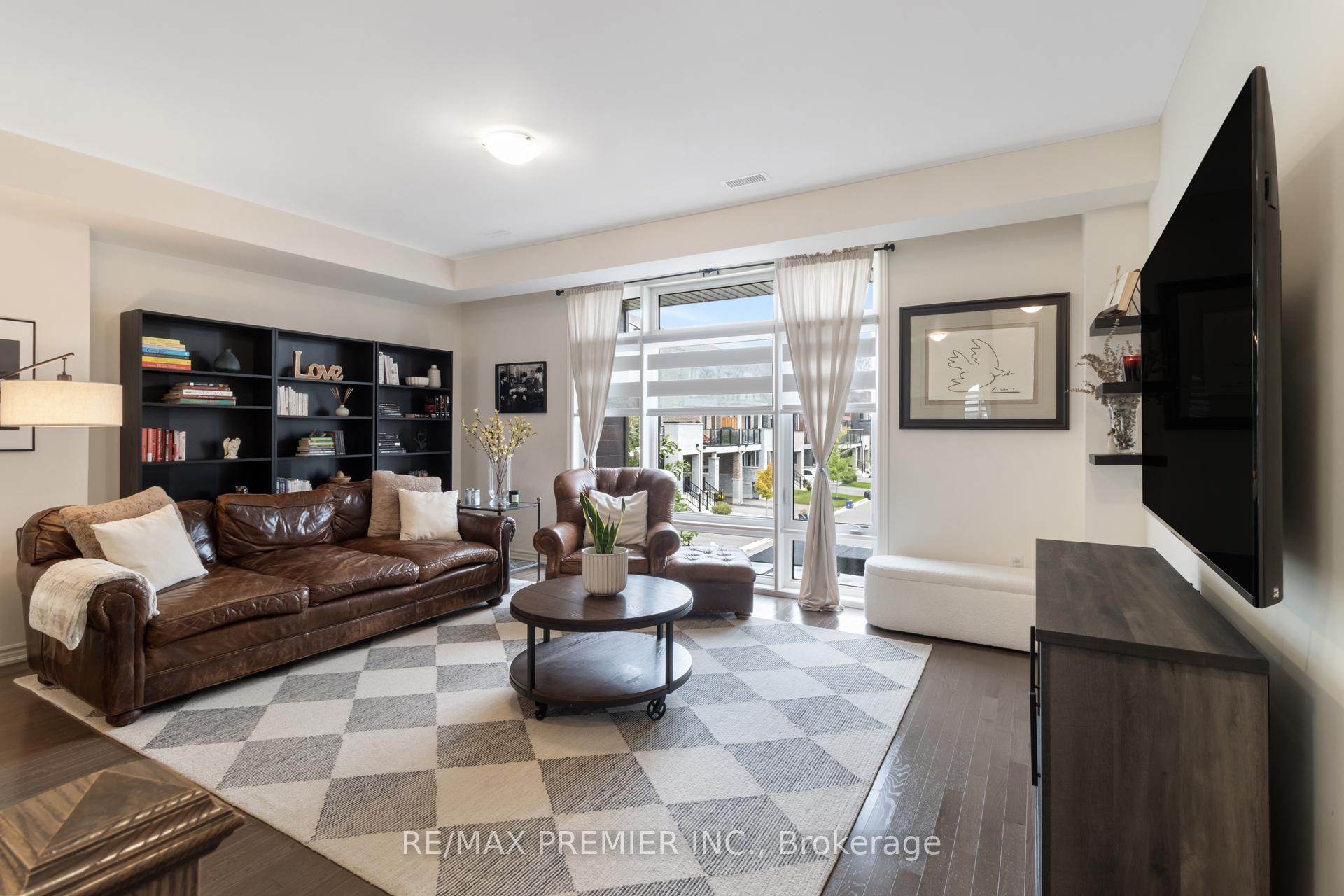 Photo 12 of 28 Holyrood Crescent, Vaughan, Kleinburg — HOMEH