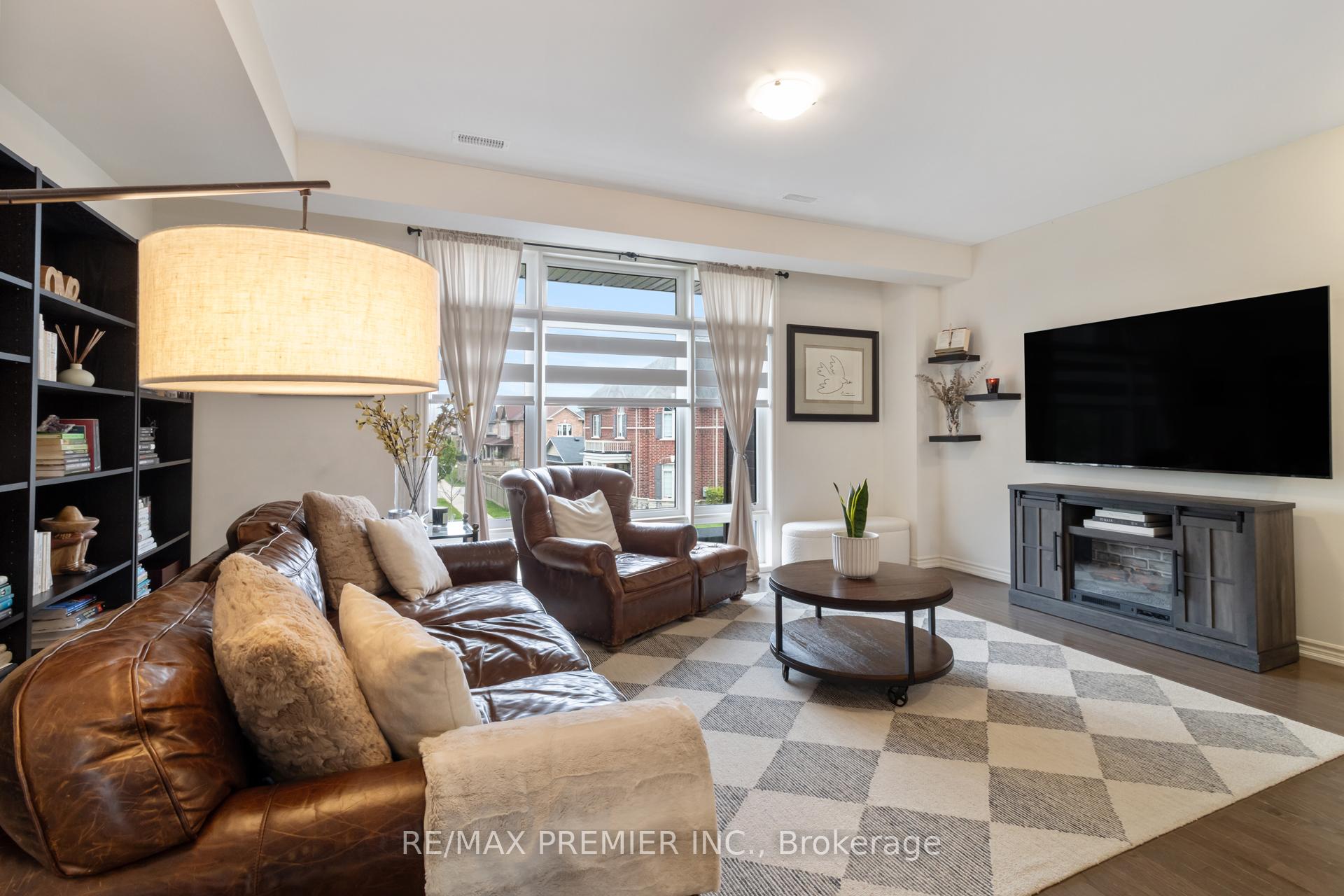Photo 13 of 28 Holyrood Crescent, Vaughan, Kleinburg — HOMEH