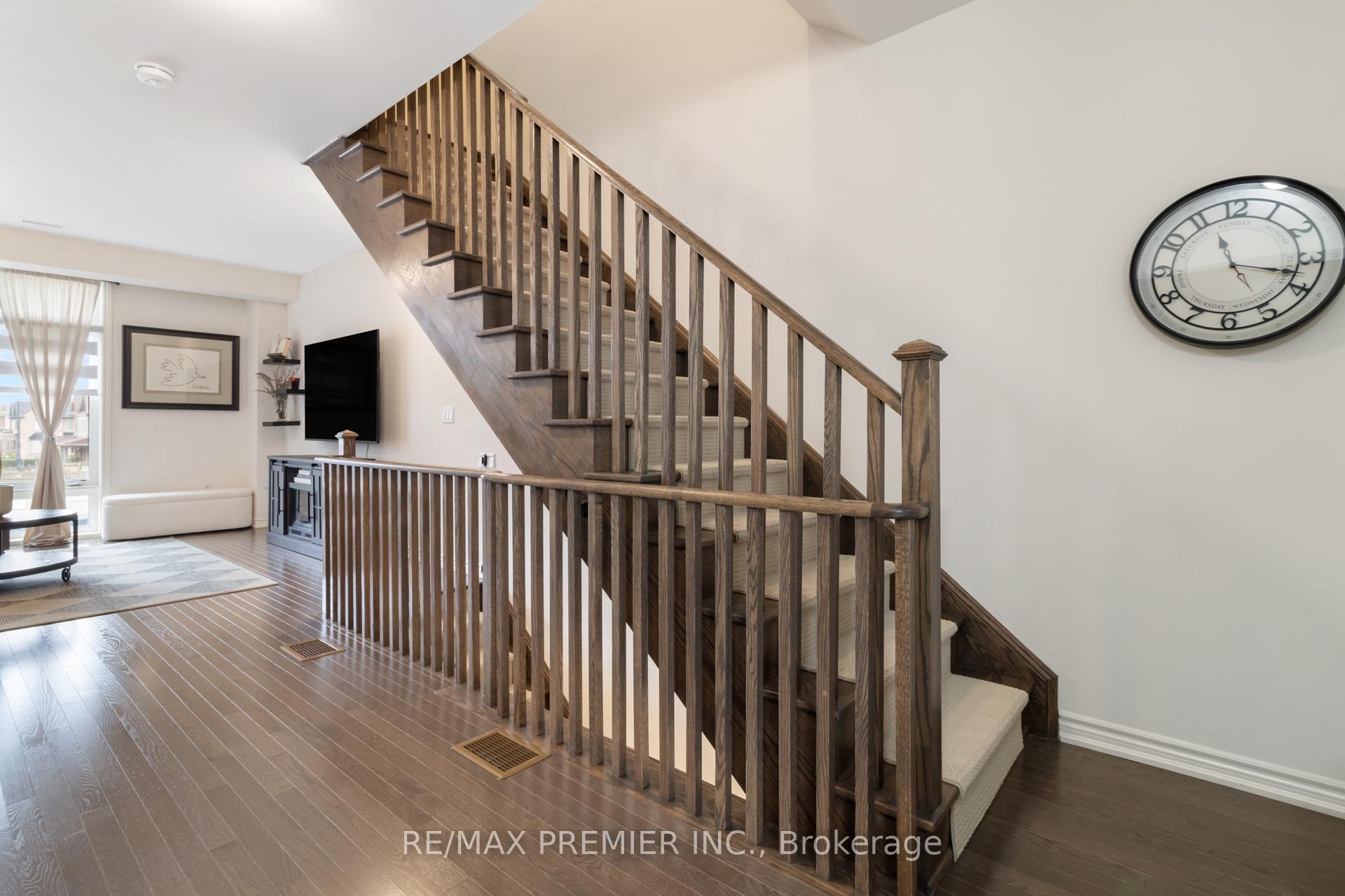 Photo 19 of 28 Holyrood Crescent, Vaughan, Kleinburg — HOMEH