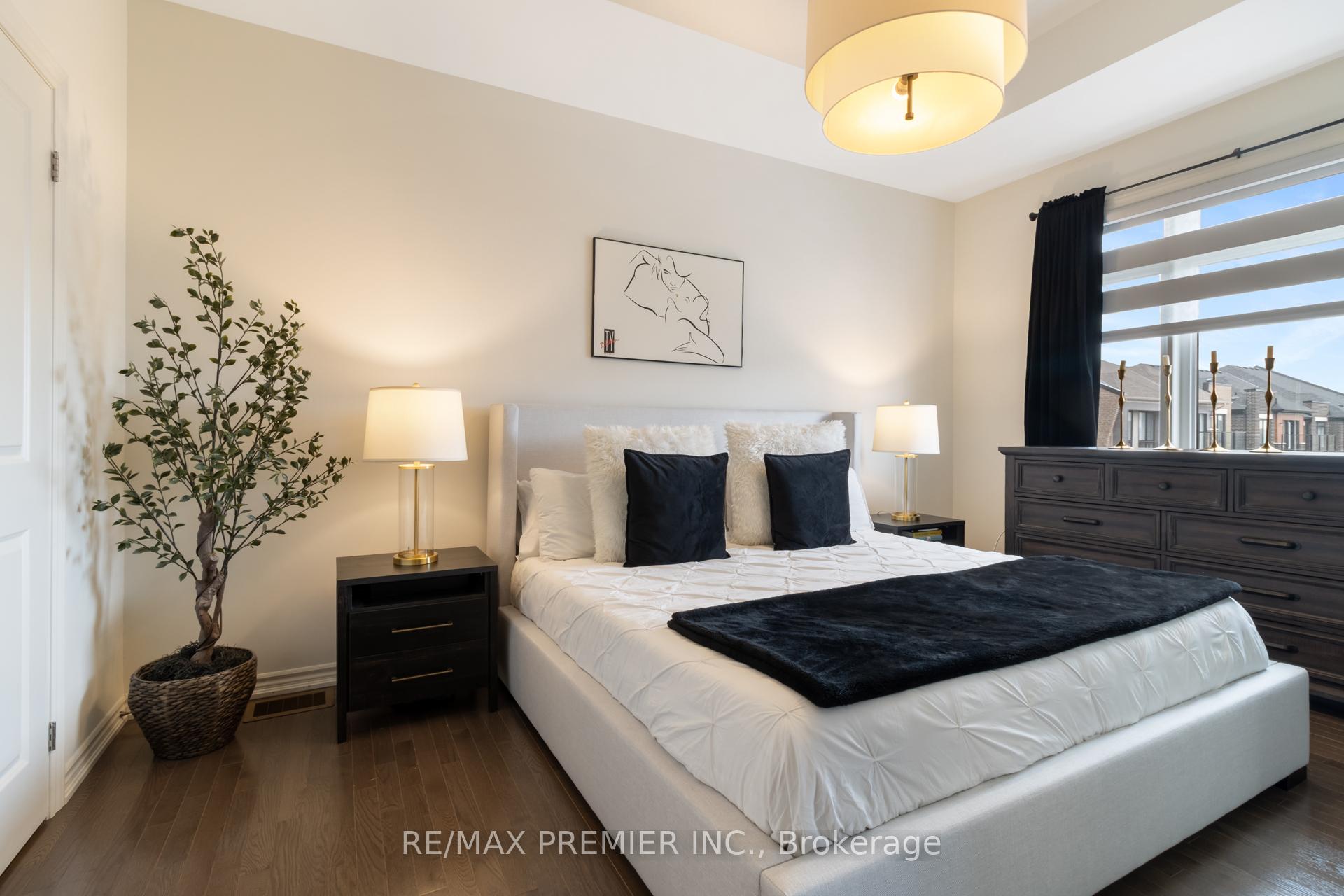 Photo 21 of 28 Holyrood Crescent, Vaughan, Kleinburg — HOMEH