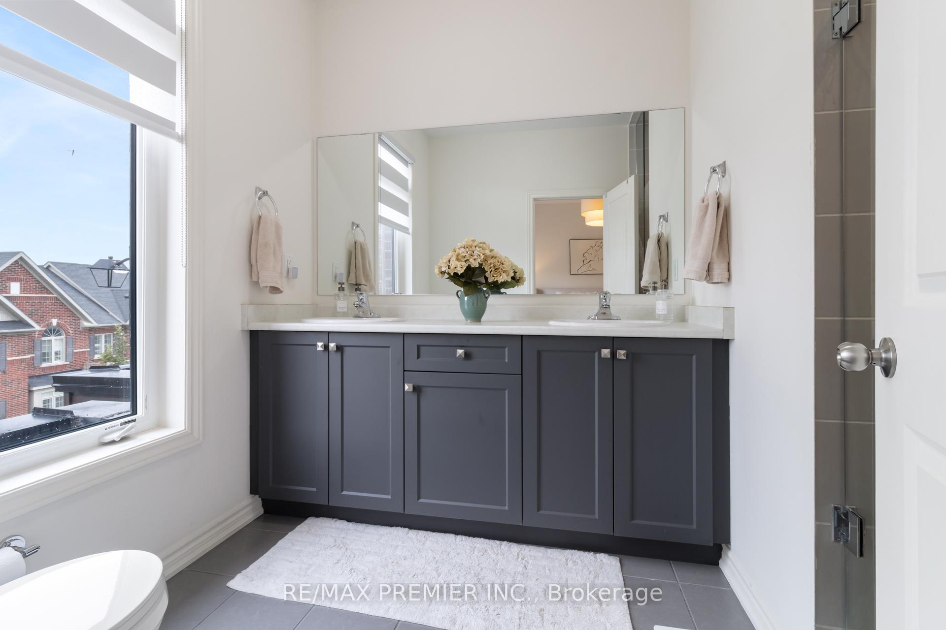 Photo 23 of 28 Holyrood Crescent, Vaughan, Kleinburg — HOMEH