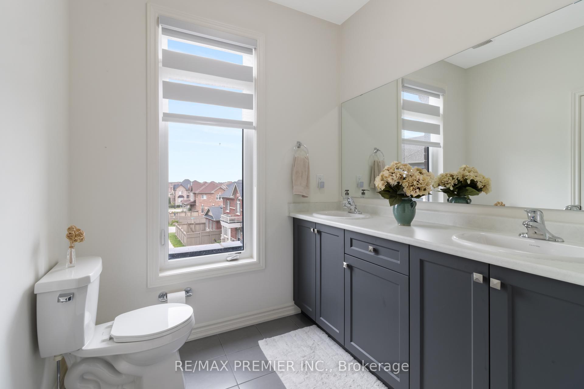 Photo 24 of 28 Holyrood Crescent, Vaughan, Kleinburg — HOMEH