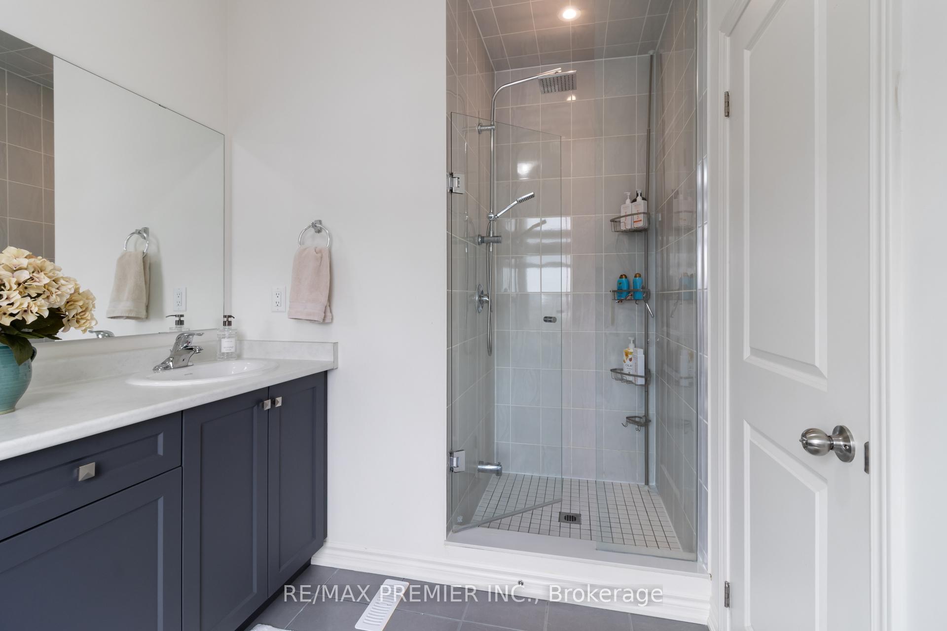 Photo 25 of 28 Holyrood Crescent, Vaughan, Kleinburg — HOMEH