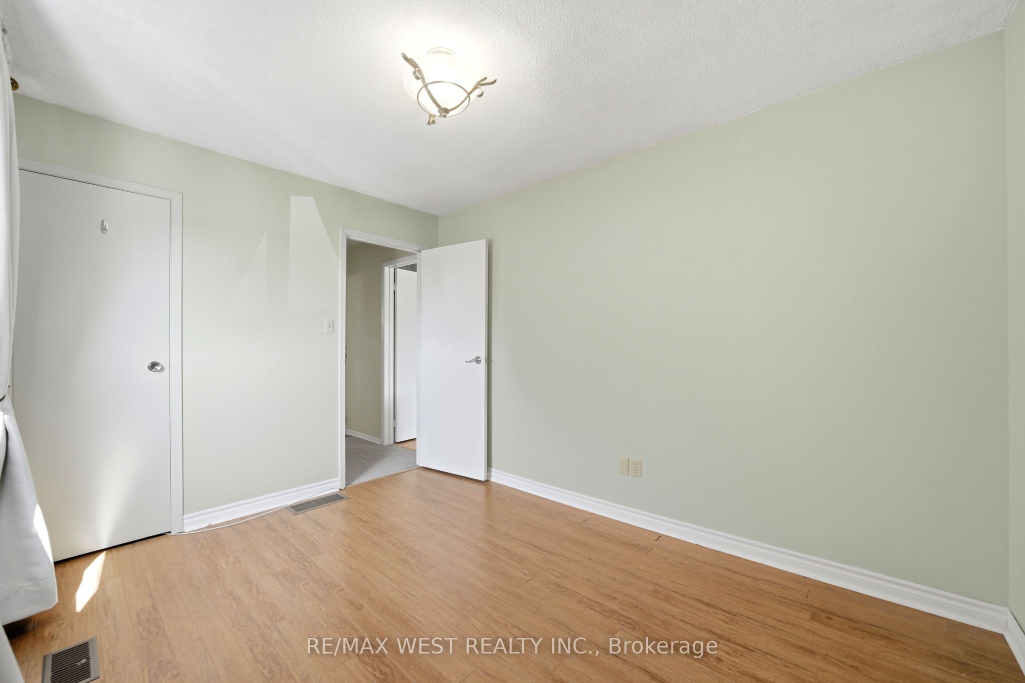 Photo 30 of 68 Buckland Way, Brampton, Madoc — HOMEH