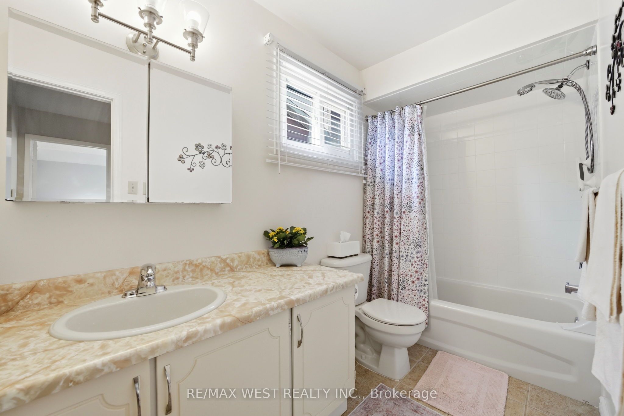 Photo 32 of 68 Buckland Way, Brampton, Madoc — HOMEH