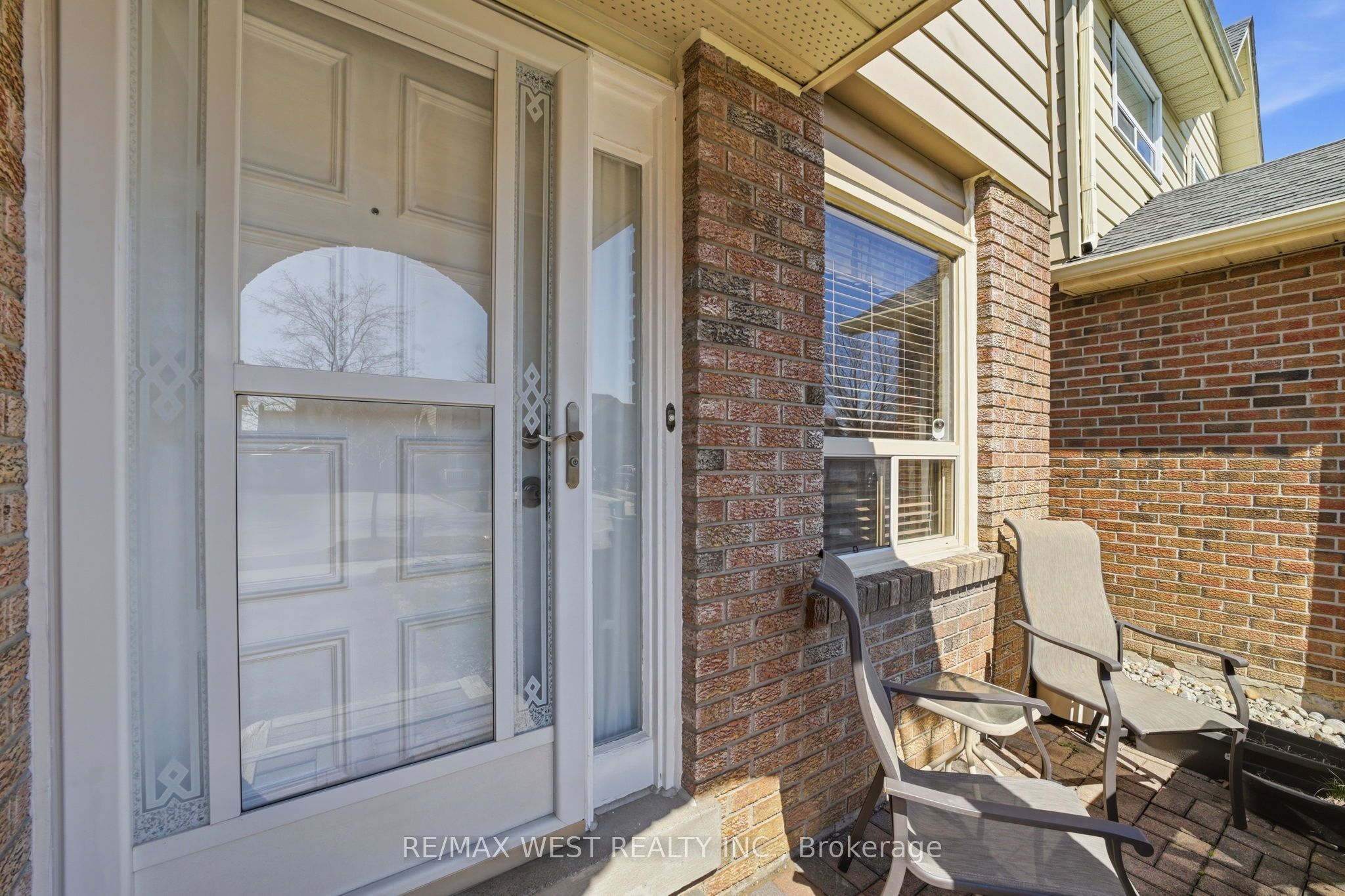 Photo 4 of 68 Buckland Way, Brampton, Madoc — HOMEH