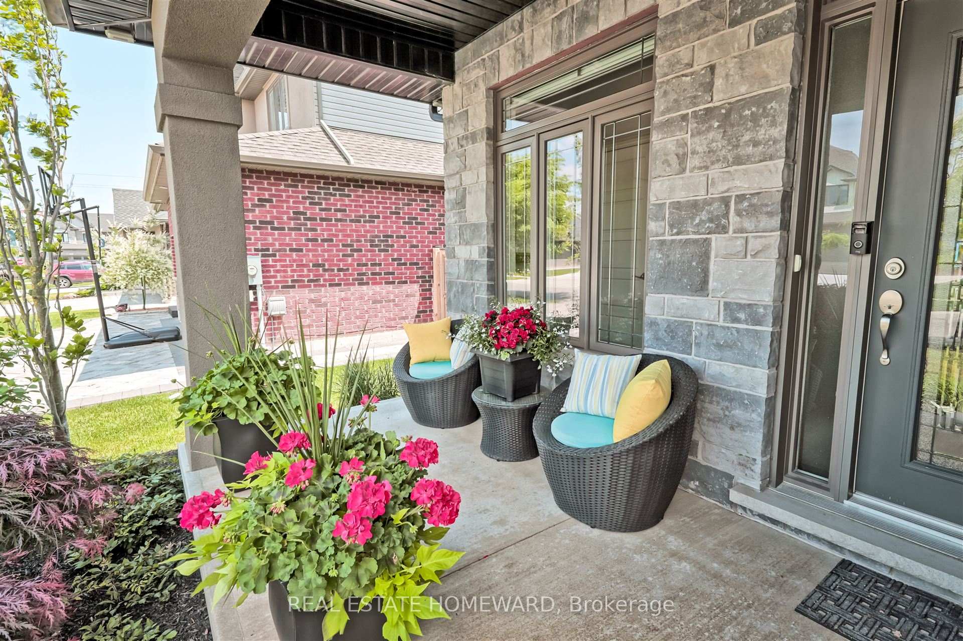 Photo 3 of 49 Julia Drive, Welland, Coyle Creek — HOMEH