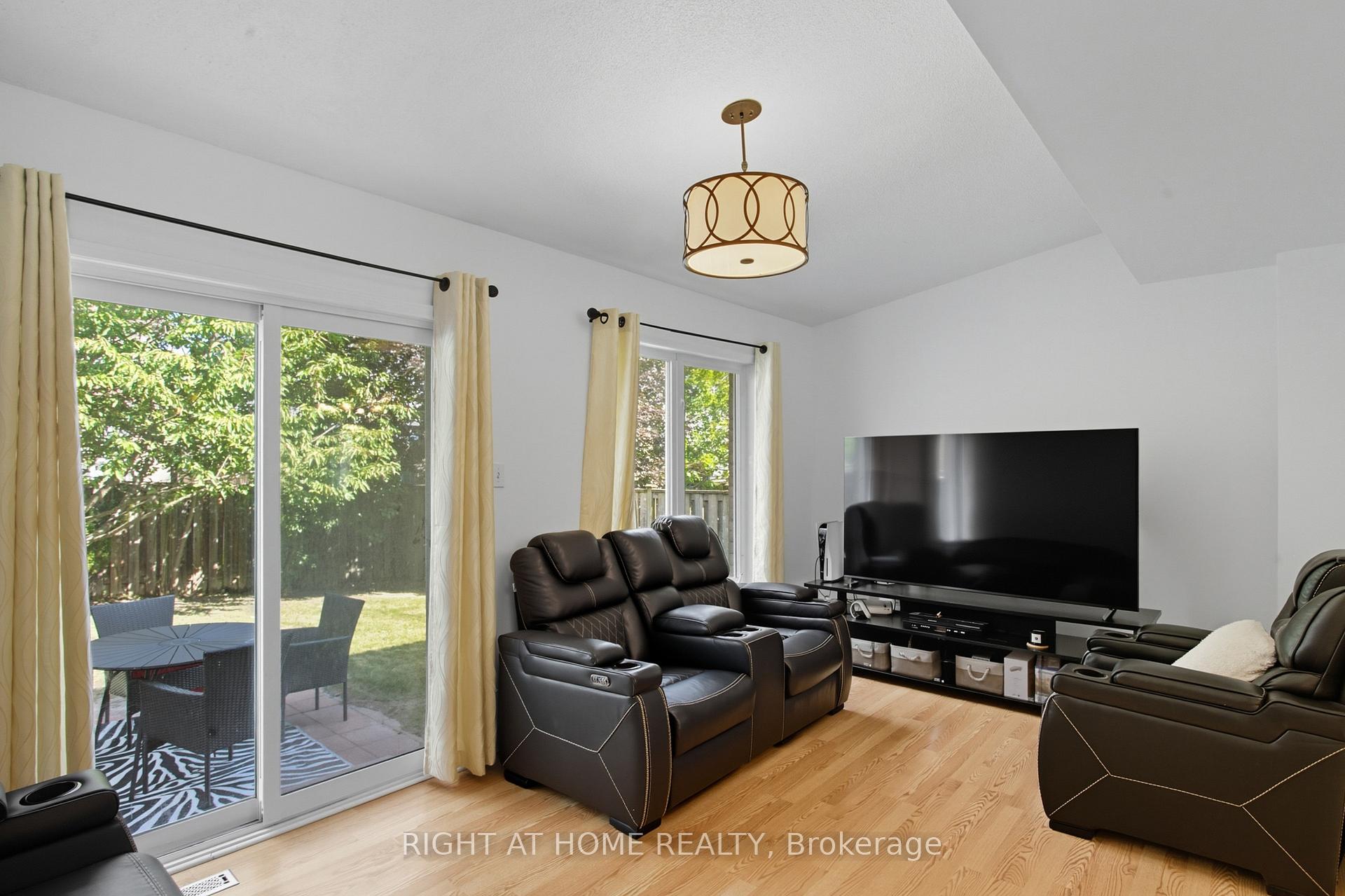 Photo 11 of 69 Cathedral Drive, Whitby, Rolling Acres — HOMEH