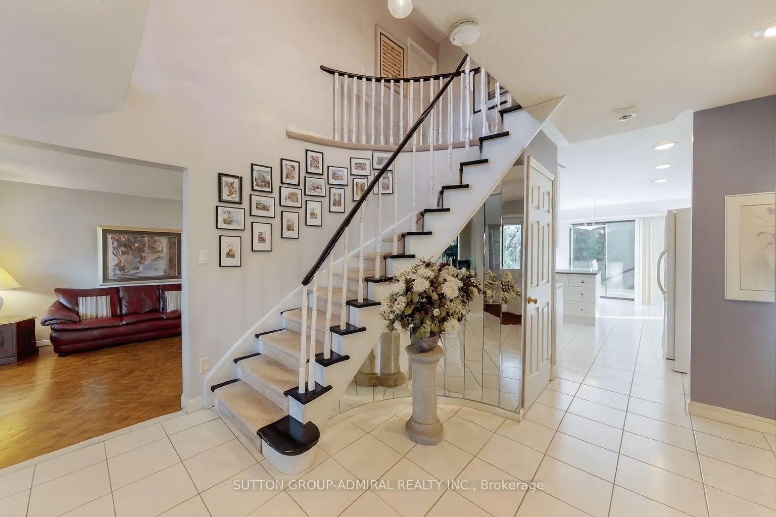 Photo 4 of 25 Mill Arbour Lane, Vaughan, Brownridge — HOMEH