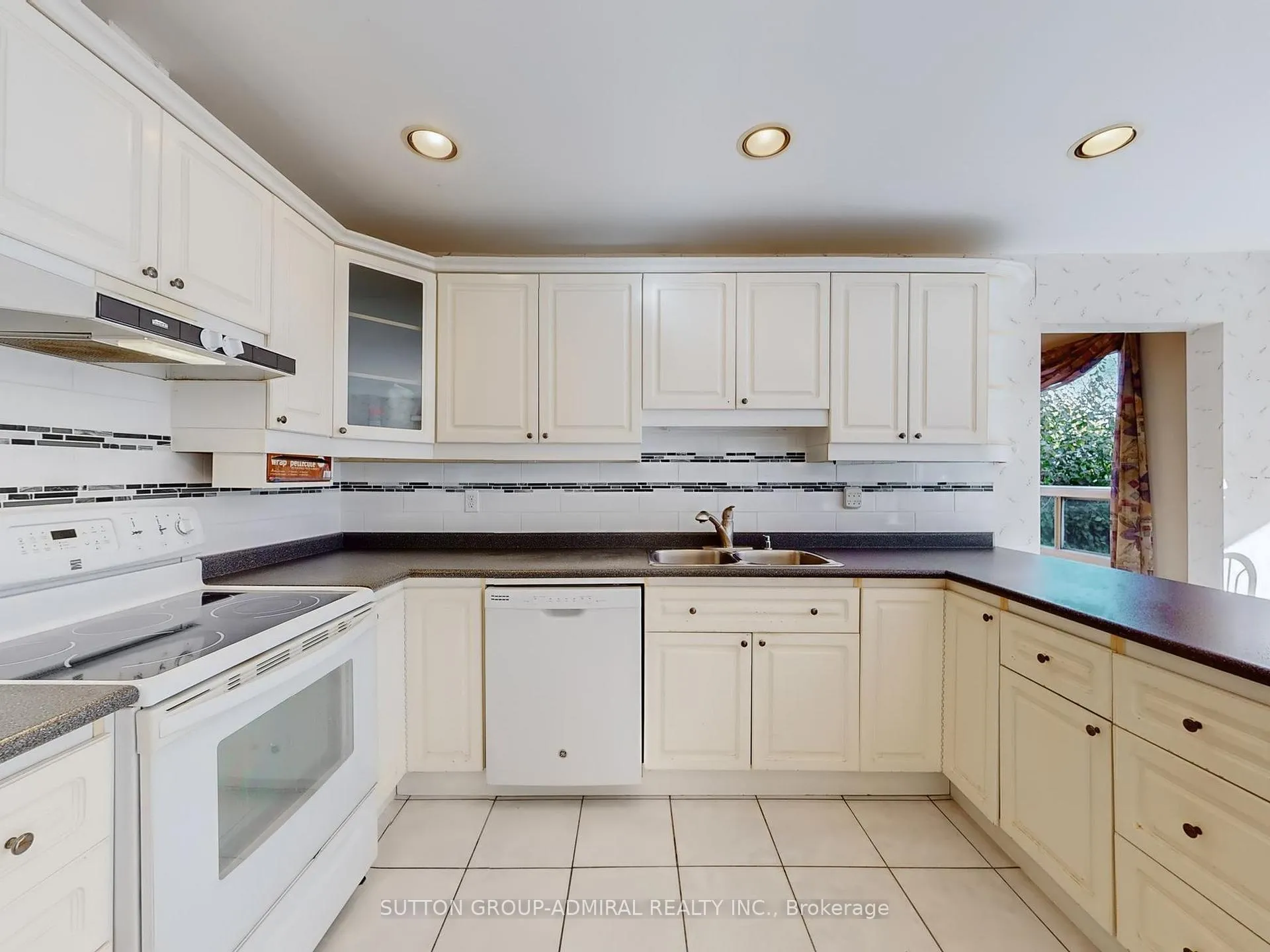 Photo 18 of 25 Mill Arbour Lane, Vaughan, Brownridge — HOMEH