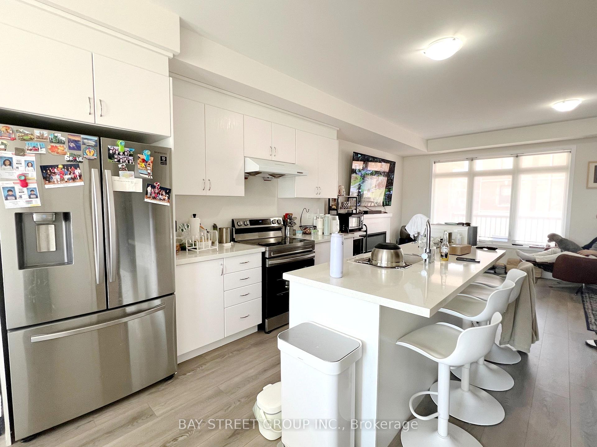 Photo 3 of 10 Mcnaughton Road, Vaughan, Maple — HOMEH