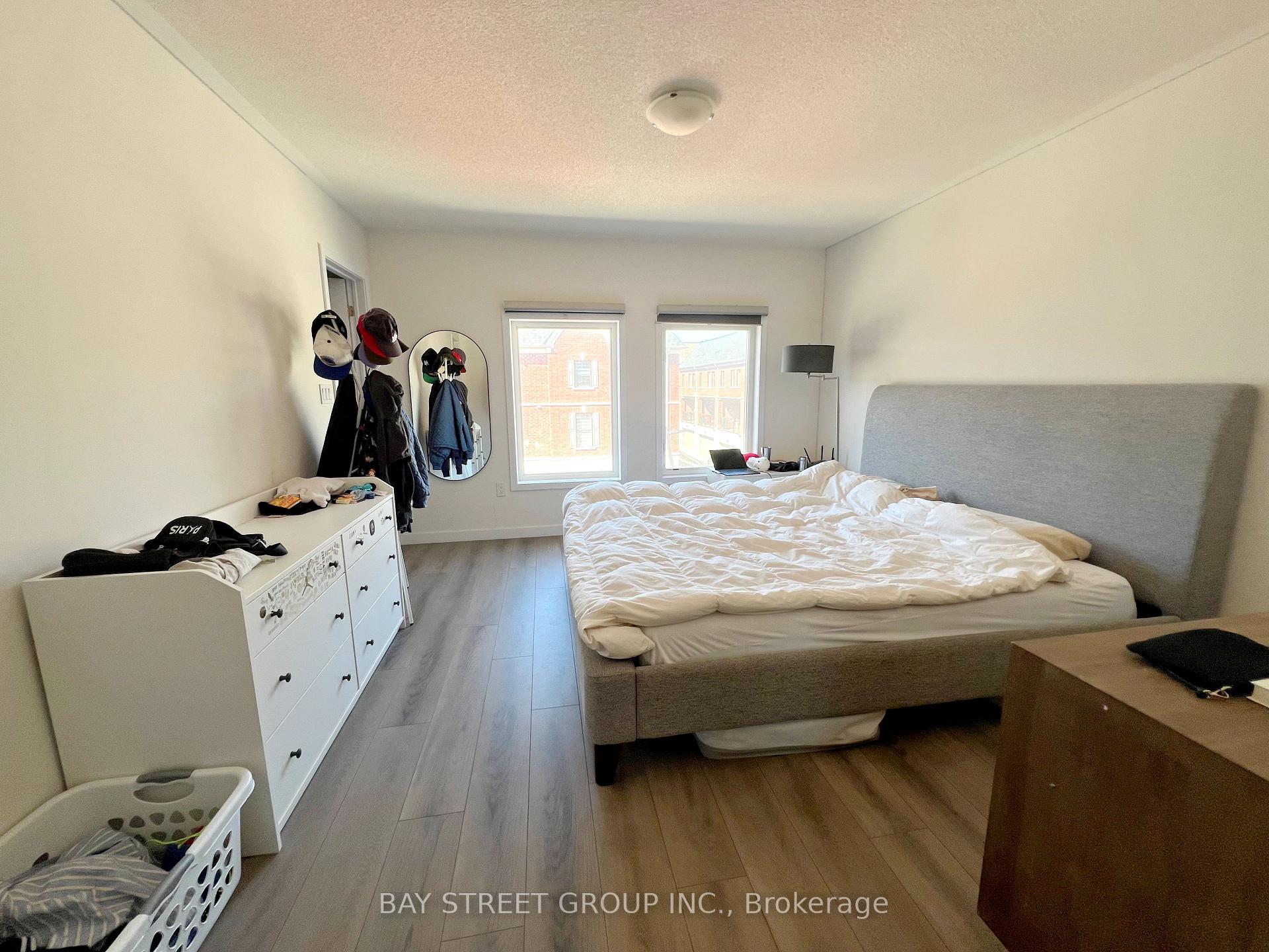 Photo 7 of 10 Mcnaughton Road, Vaughan, Maple — HOMEH