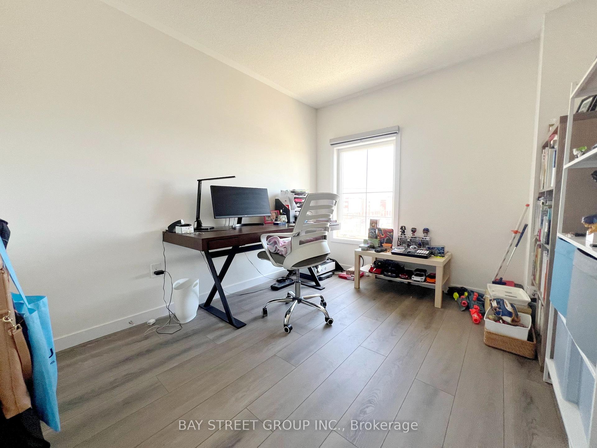 Photo 8 of 10 Mcnaughton Road, Vaughan, Maple — HOMEH