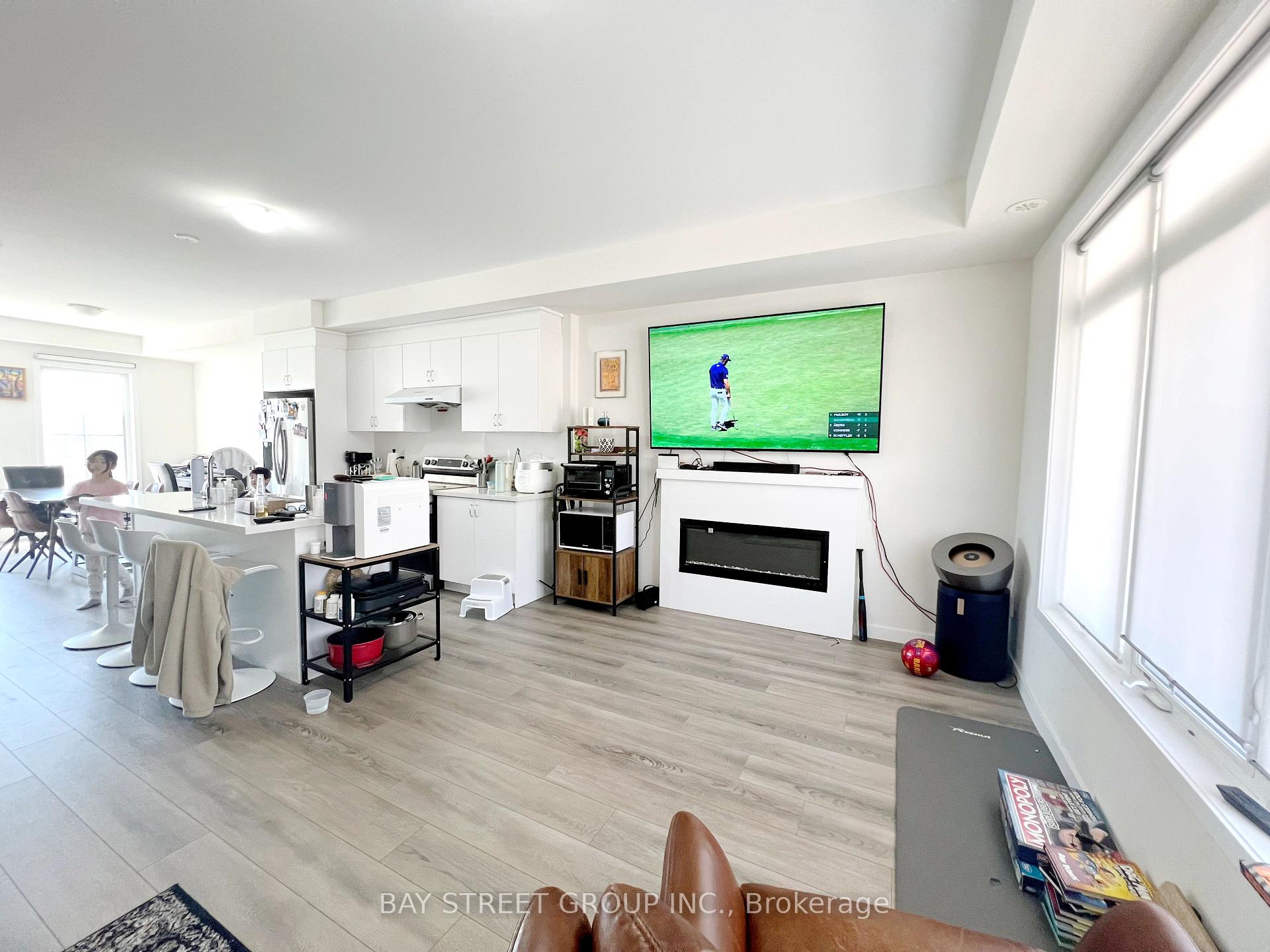 Photo 14 of 10 Mcnaughton Road, Vaughan, Maple — HOMEH