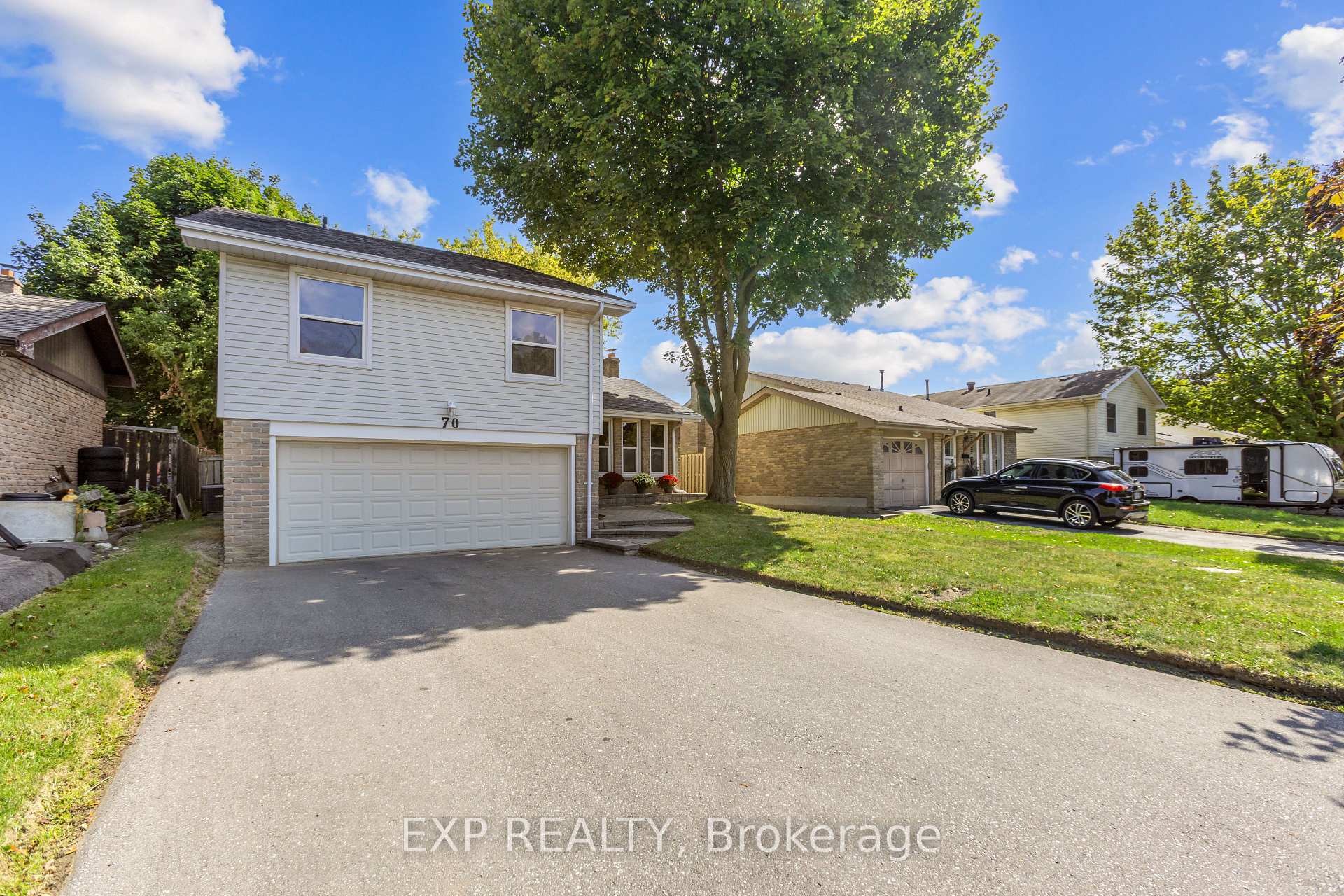 Photo 3 of 70 Pilkington Crescent, Whitby, Pringle Creek — HOMEH