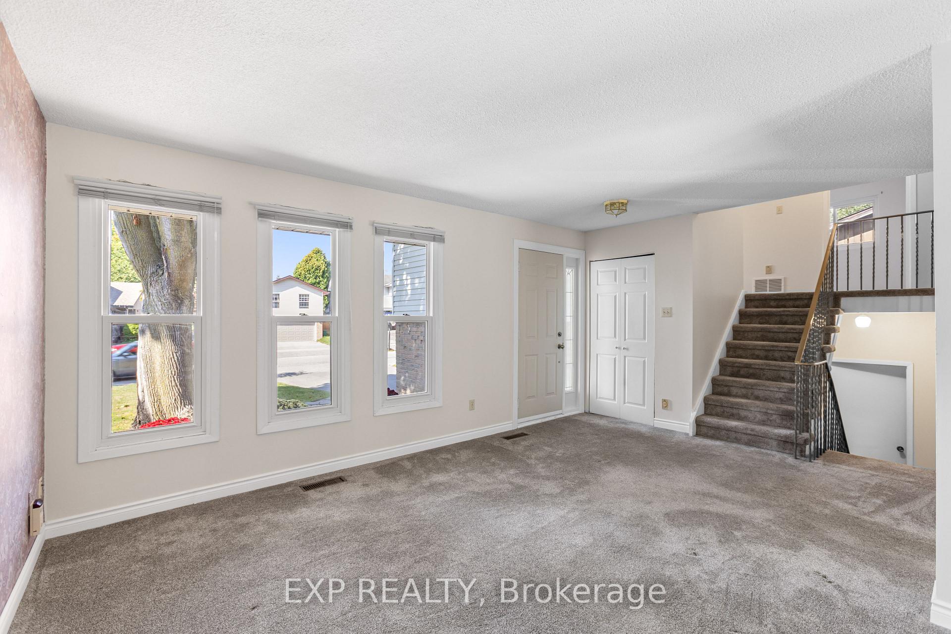 Photo 4 of 70 Pilkington Crescent, Whitby, Pringle Creek — HOMEH