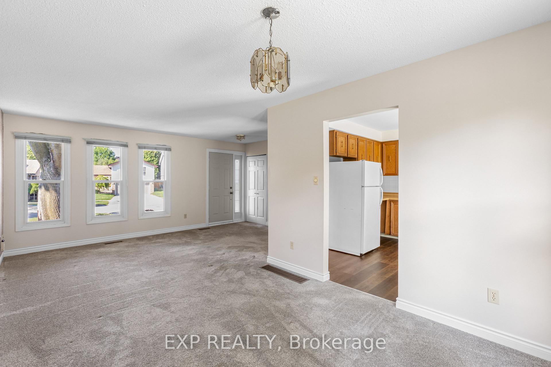 Photo 11 of 70 Pilkington Crescent, Whitby, Pringle Creek — HOMEH
