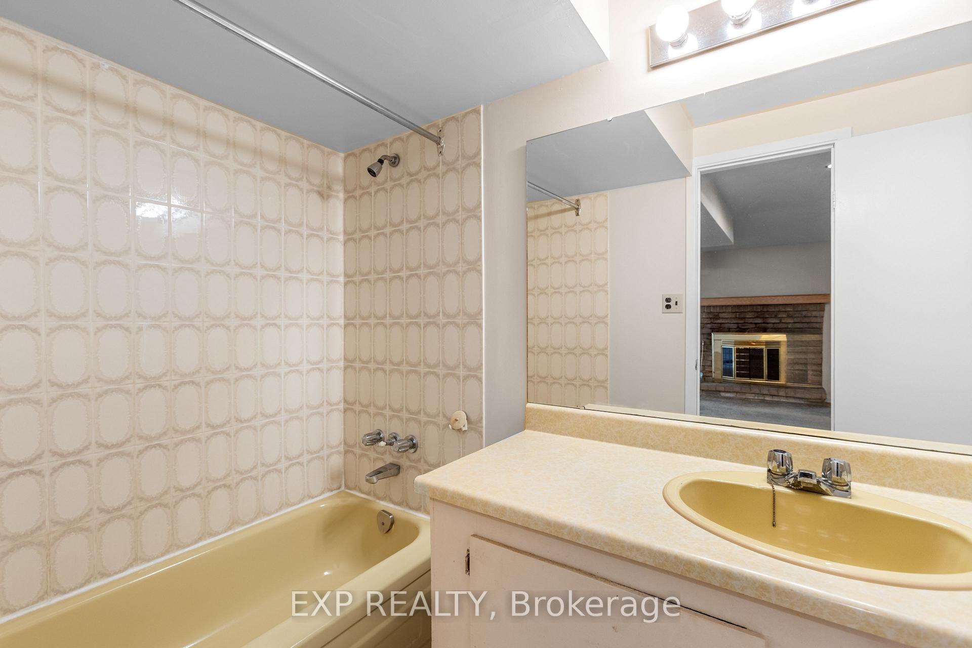 Photo 38 of 70 Pilkington Crescent, Whitby, Pringle Creek — HOMEH