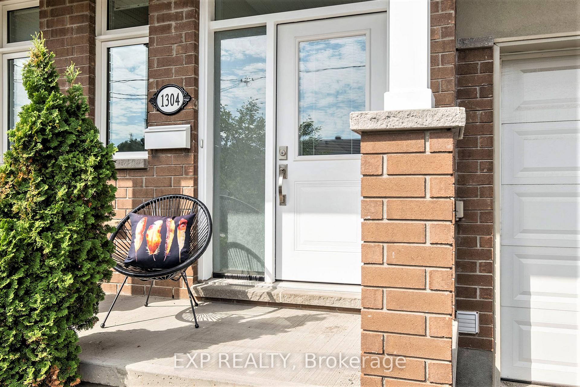 Photo 2 of 1304 Avenue P, Ottawa, Eastway Gardens/Industrial Park — HOMEH