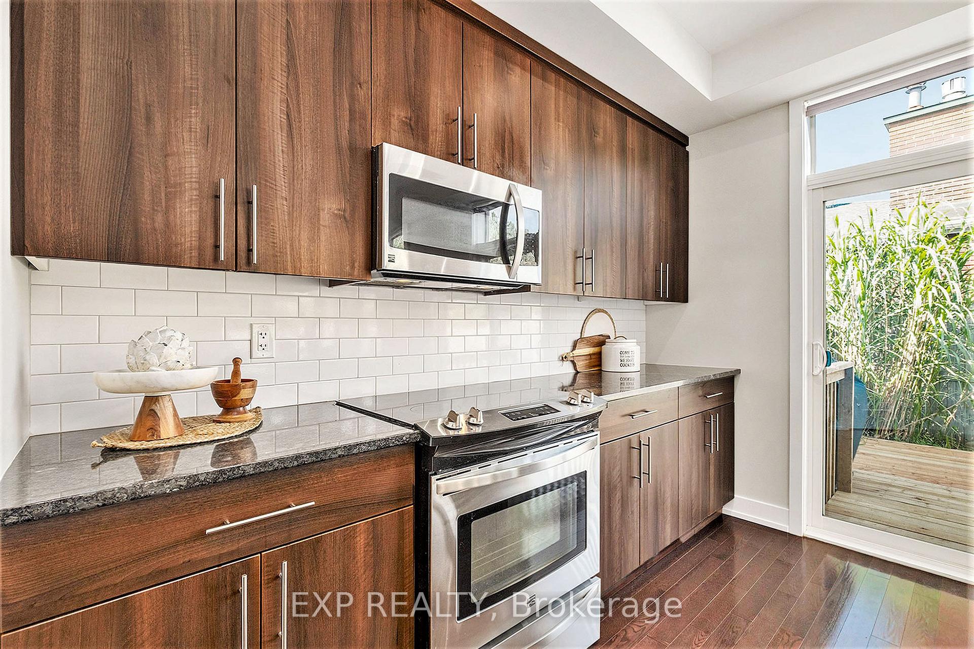 Photo 10 of 1304 Avenue P, Ottawa, Eastway Gardens/Industrial Park — HOMEH