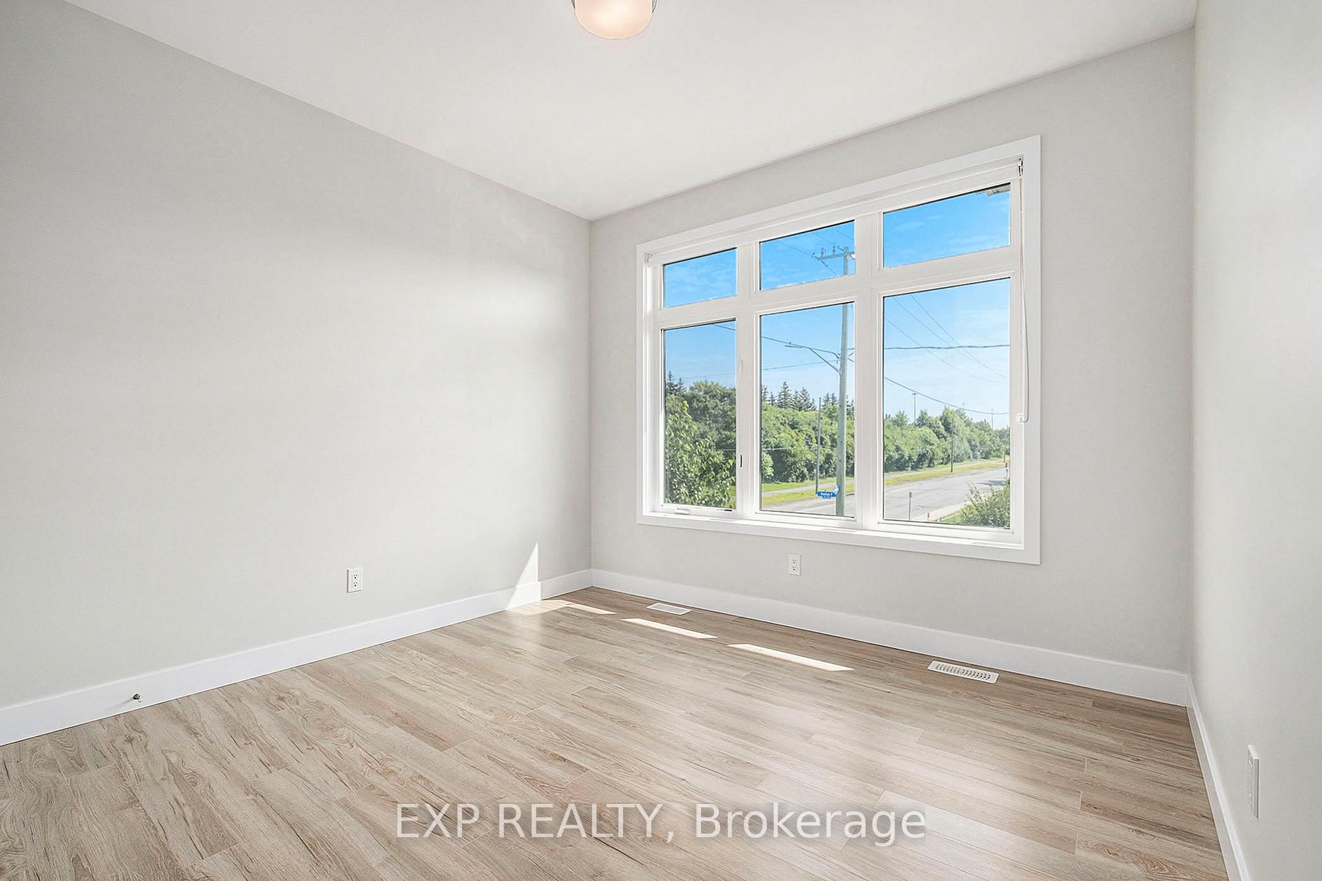 Photo 15 of 1304 Avenue P, Ottawa, Eastway Gardens/Industrial Park — HOMEH