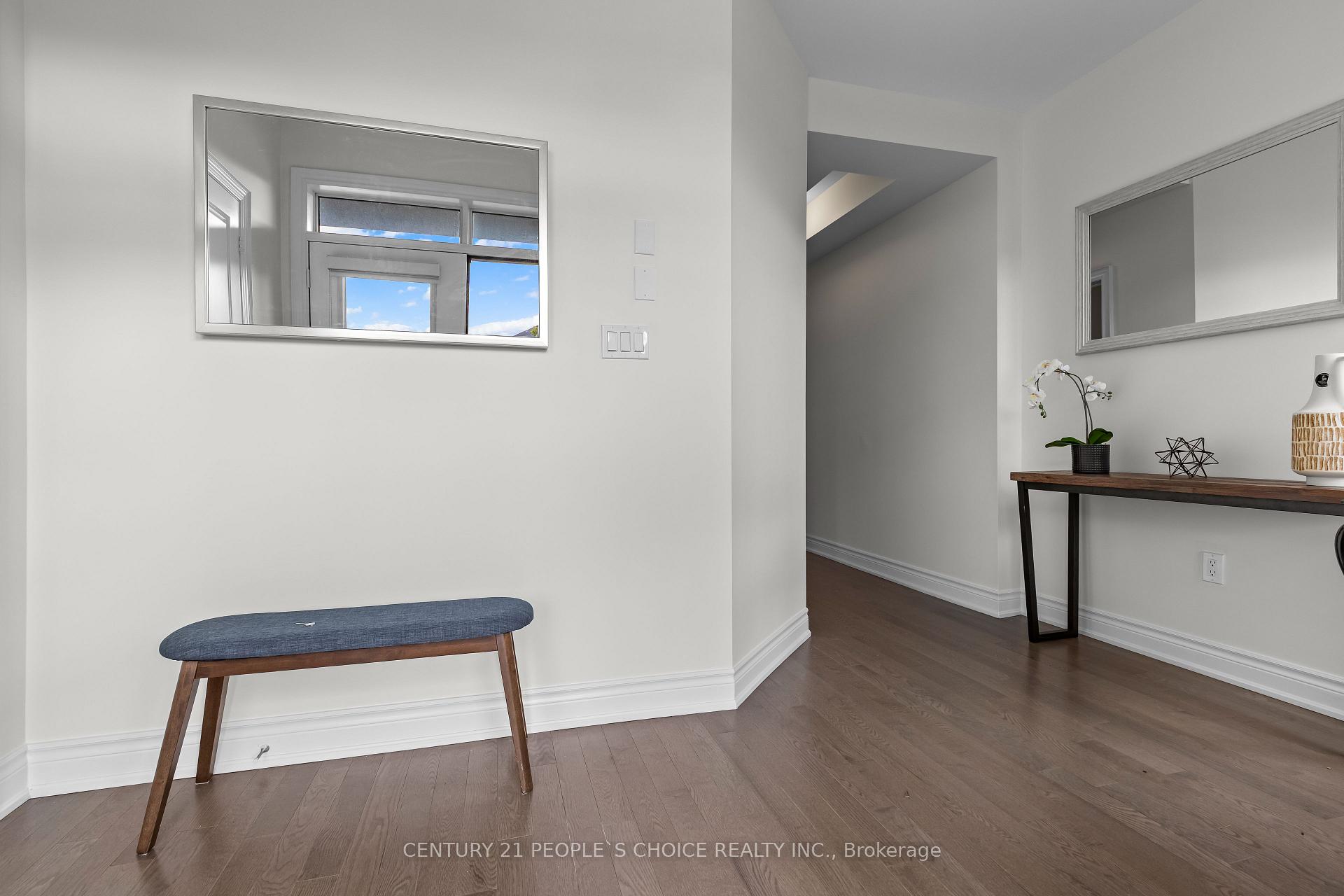 Photo 4 of 52 Coldwell Bay Circle, Vaughan, Vellore Village — HOMEH