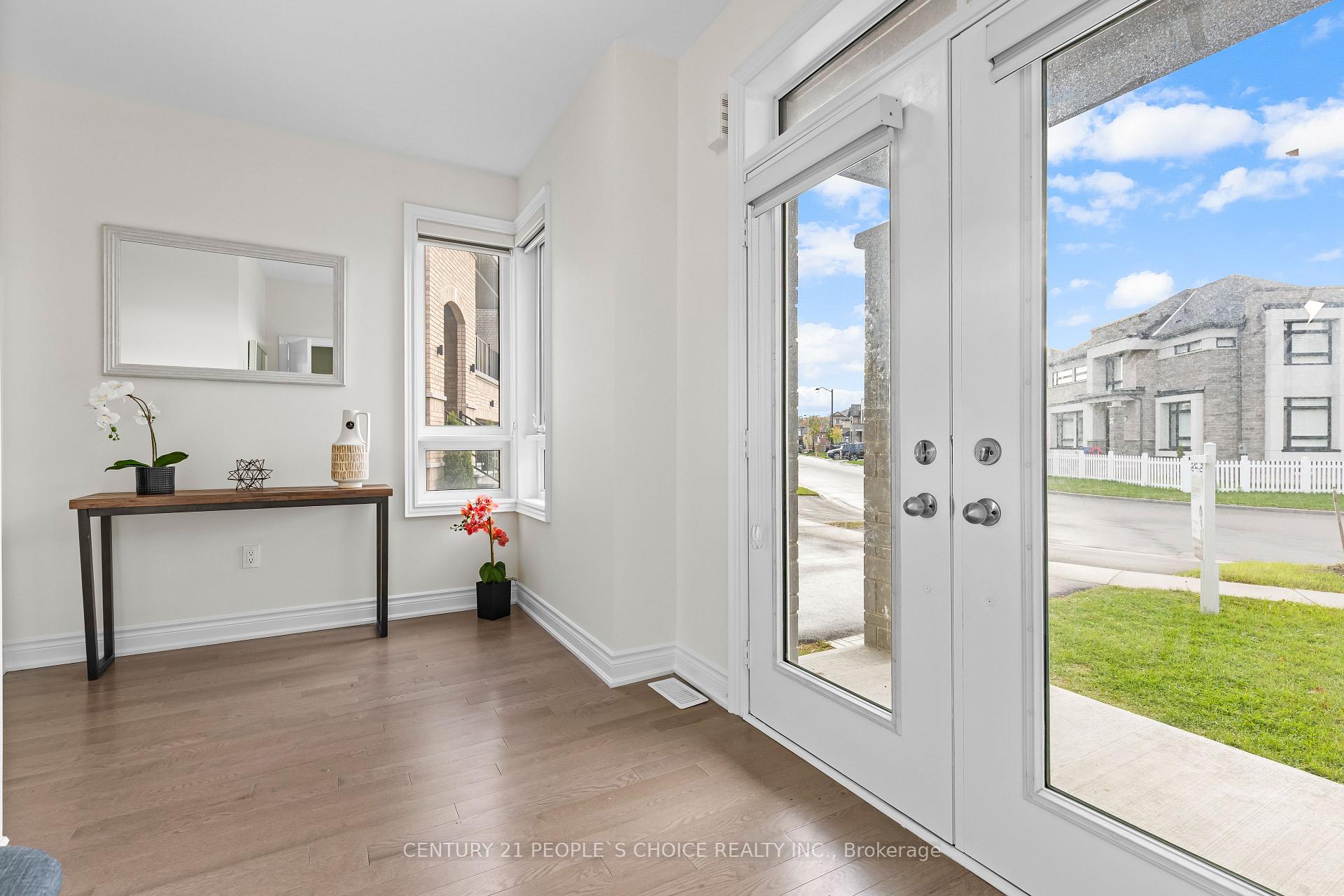 Photo 5 of 52 Coldwell Bay Circle, Vaughan, Vellore Village — HOMEH