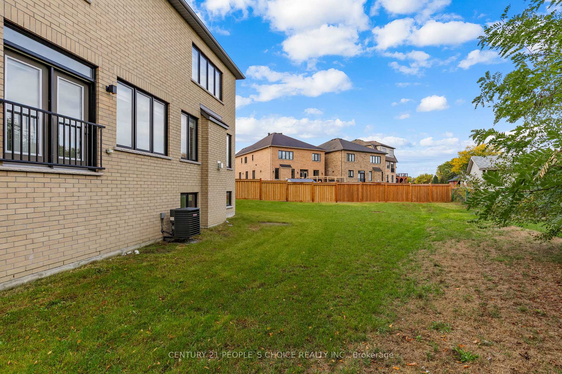 Photo 24 of 52 Coldwell Bay Circle, Vaughan, Vellore Village — HOMEH