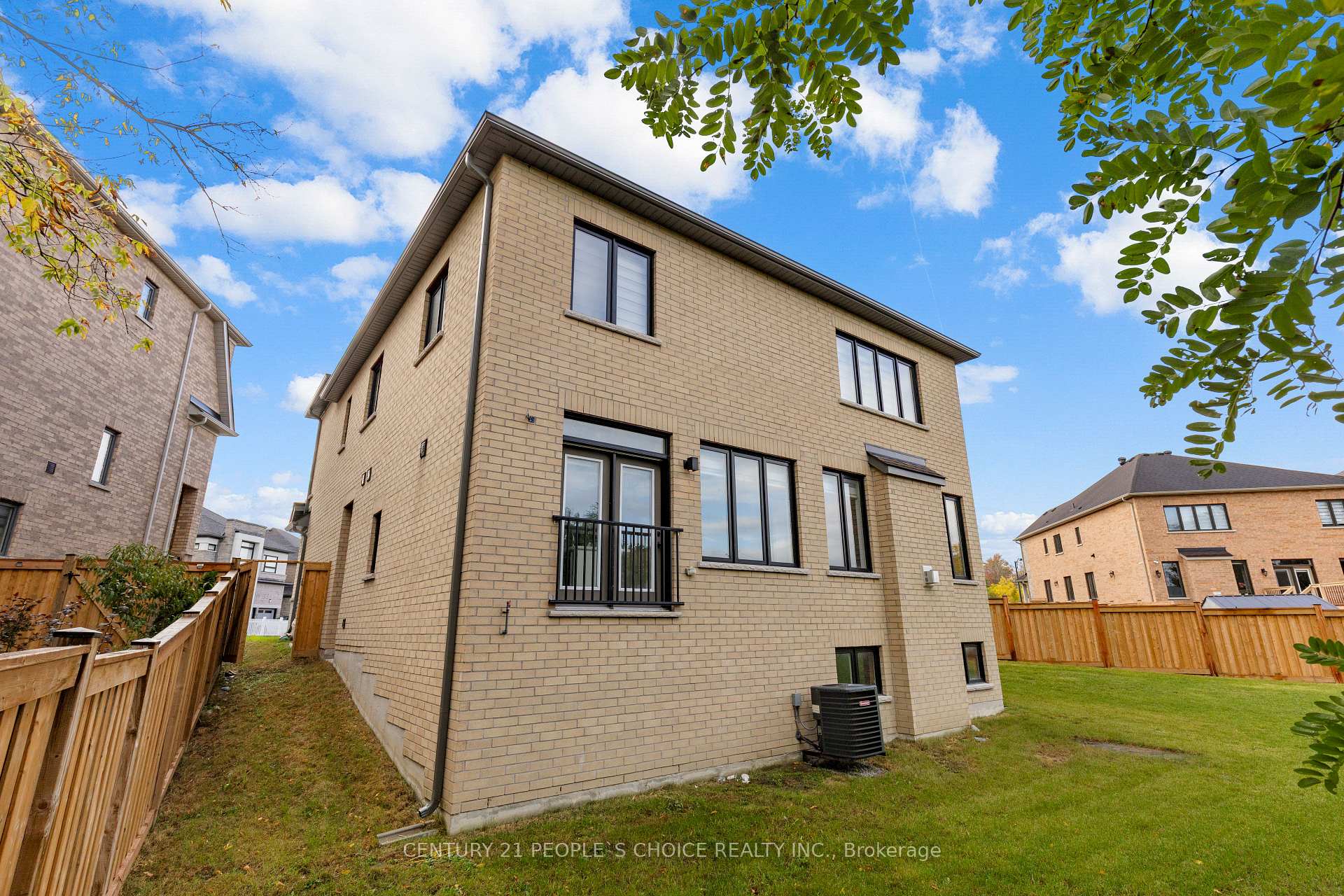 Photo 28 of 52 Coldwell Bay Circle, Vaughan, Vellore Village — HOMEH