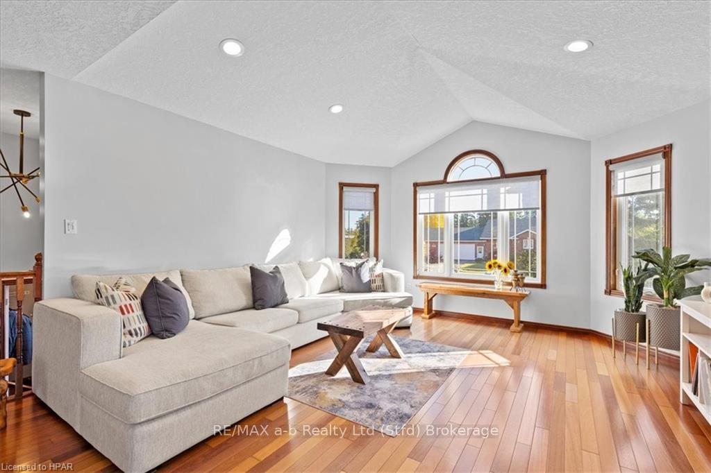 Photo 14 of 2892 Hocking Drive, West Perth, Fullarton — HOMEH