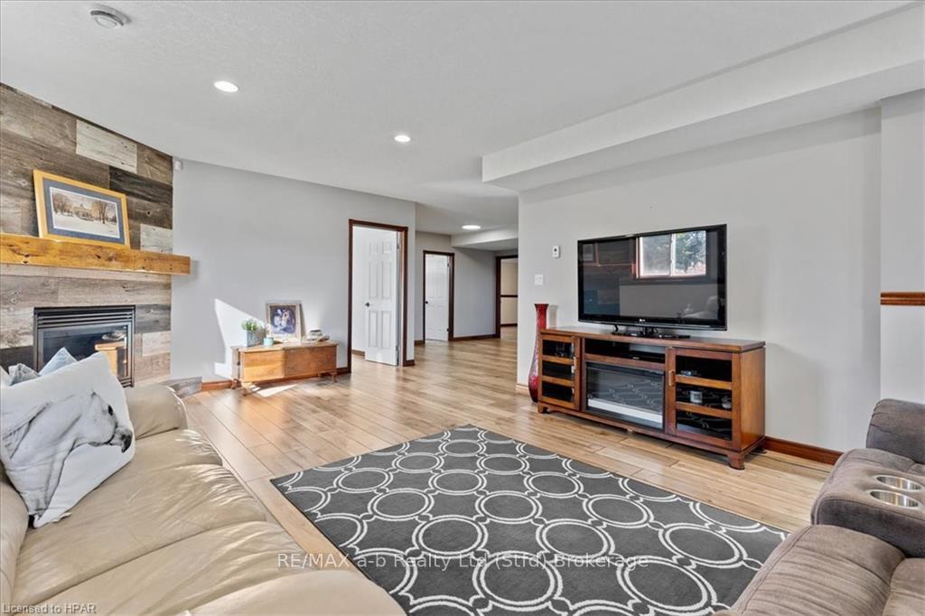 Photo 34 of 2892 Hocking Drive, West Perth, Fullarton — HOMEH