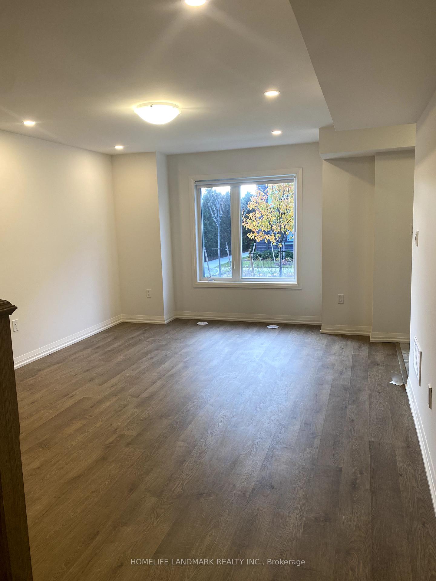 Photo 2 of 21 Cohen Way, Vaughan, Patterson — HOMEH
