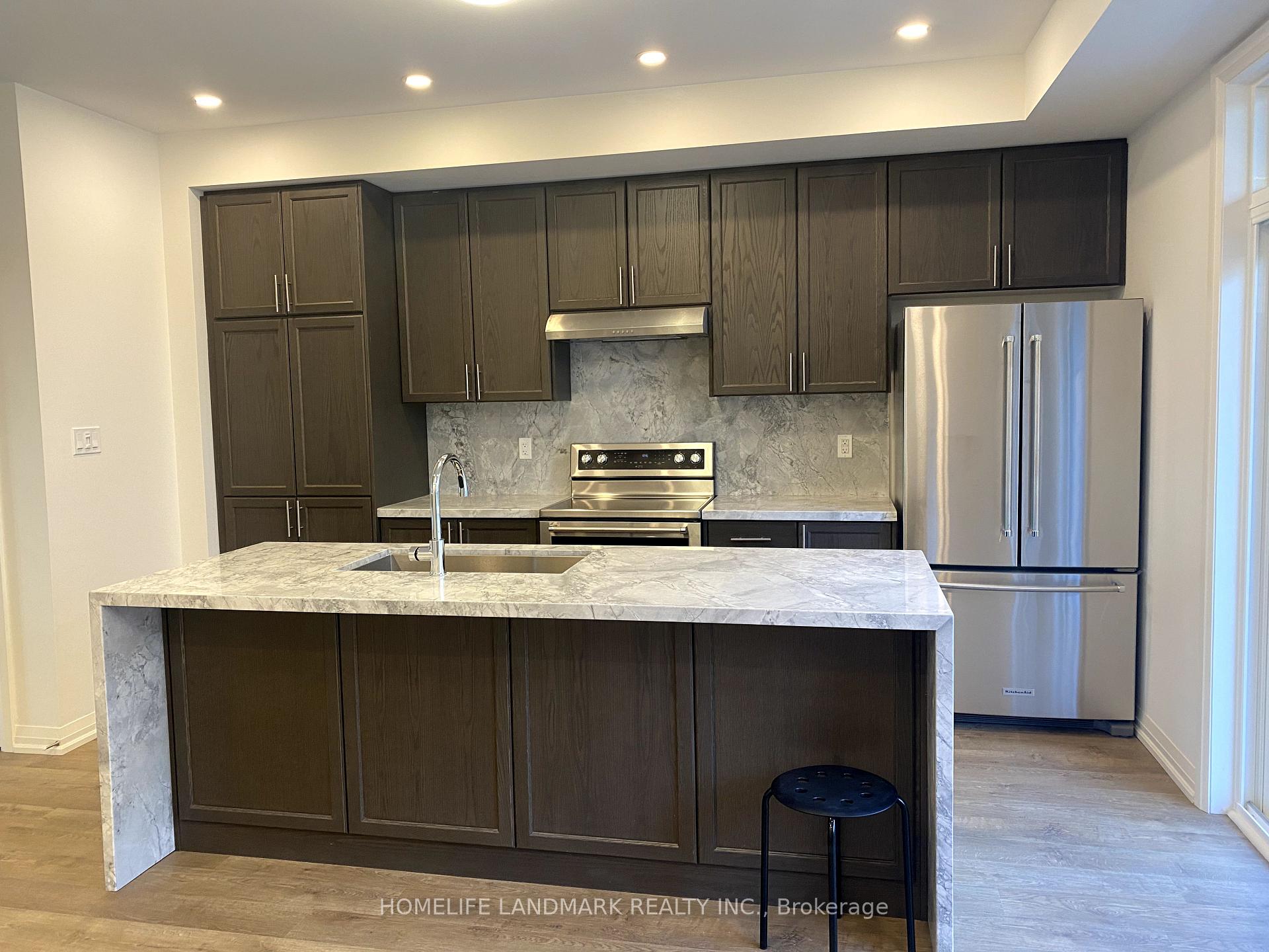 Photo 3 of 21 Cohen Way, Vaughan, Patterson — HOMEH