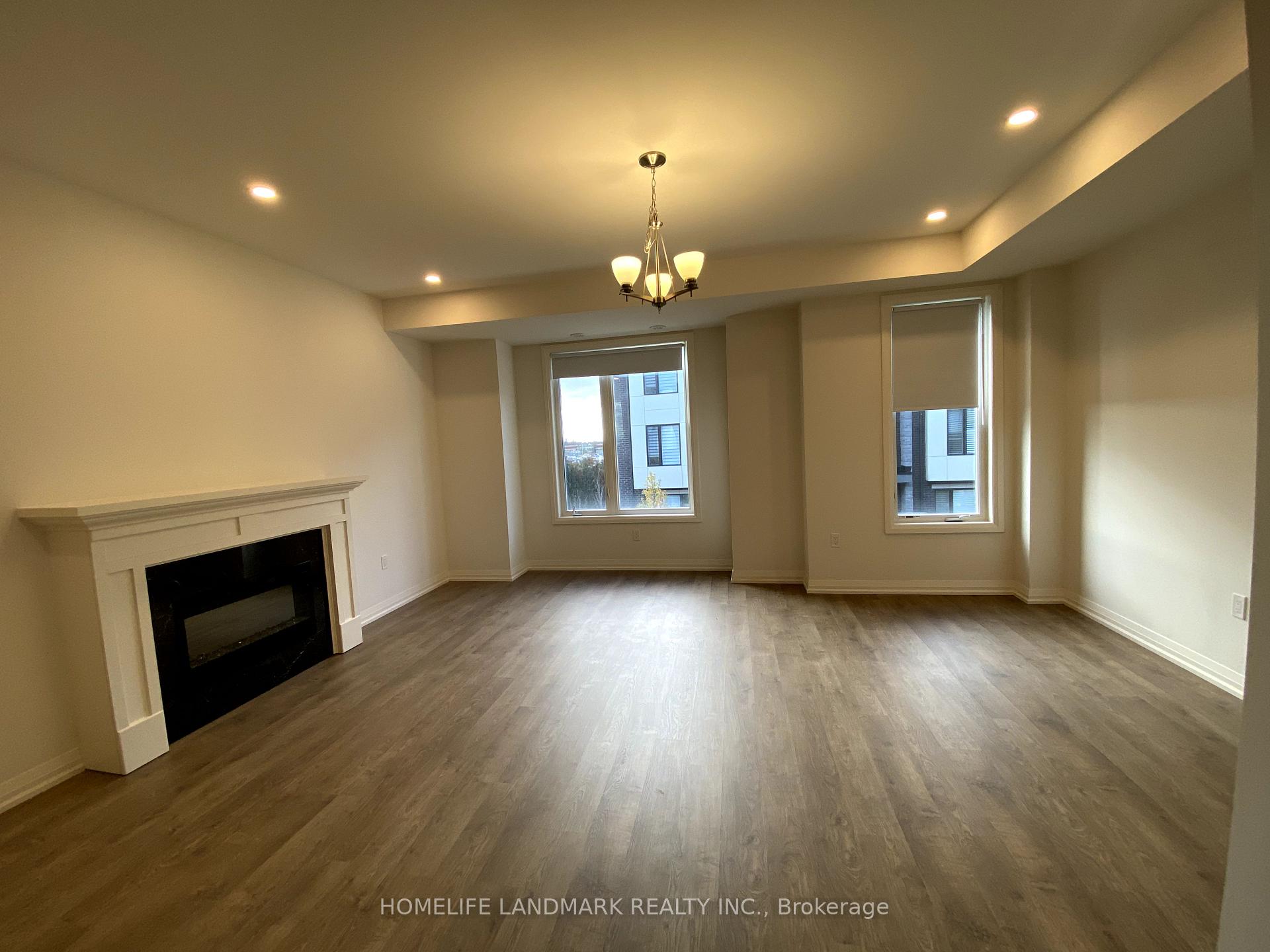 Photo 4 of 21 Cohen Way, Vaughan, Patterson — HOMEH