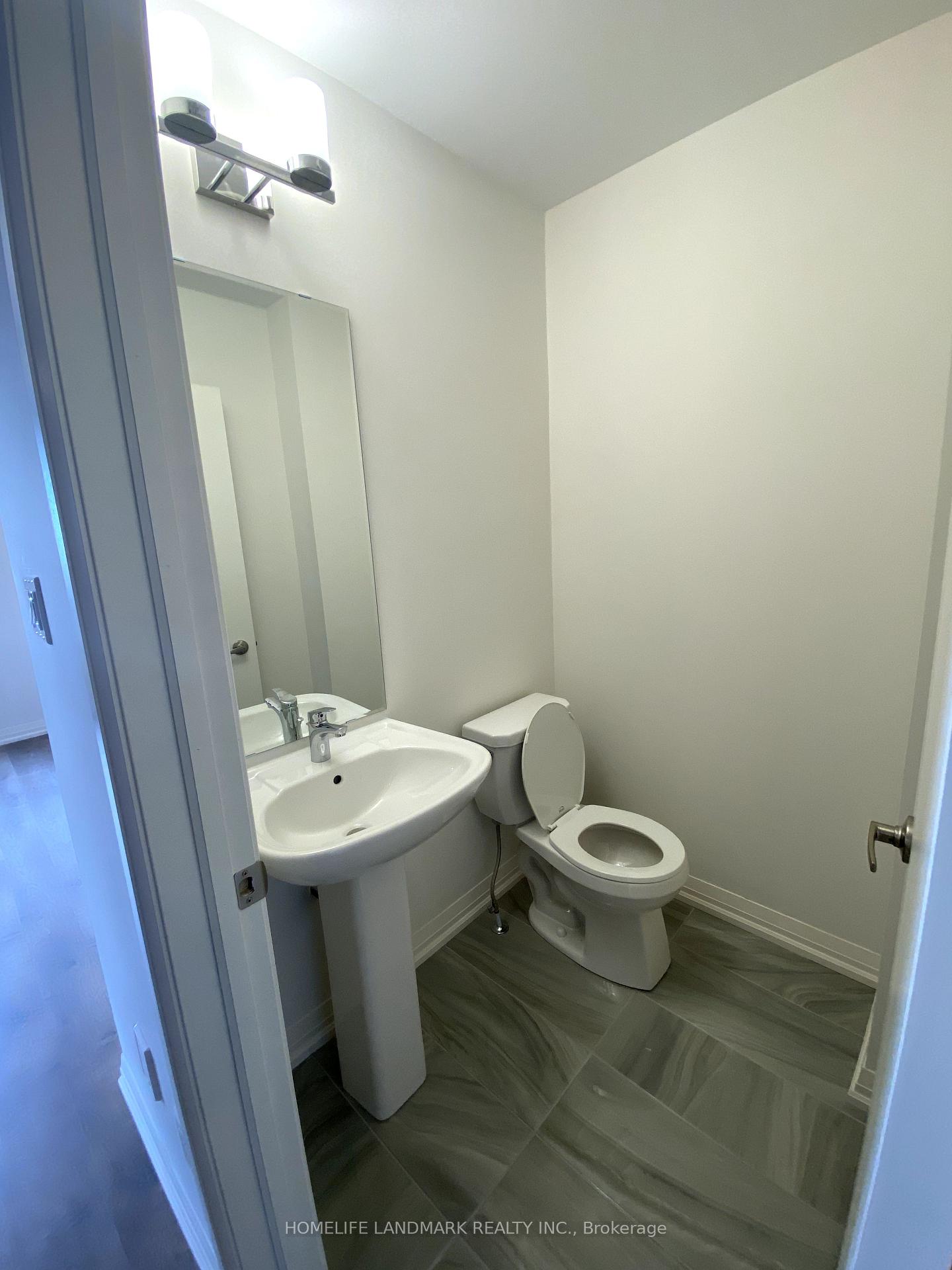 Photo 6 of 21 Cohen Way, Vaughan, Patterson — HOMEH