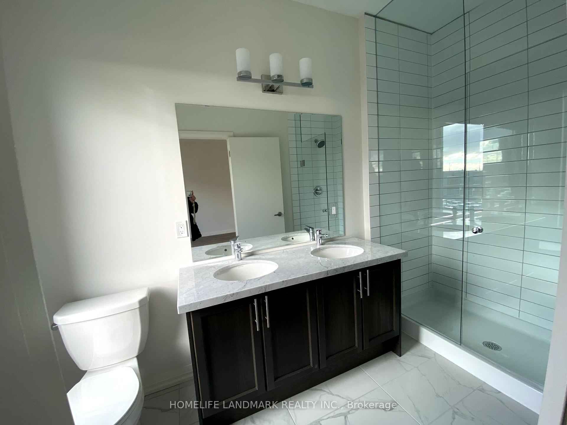 Photo 12 of 21 Cohen Way, Vaughan, Patterson — HOMEH