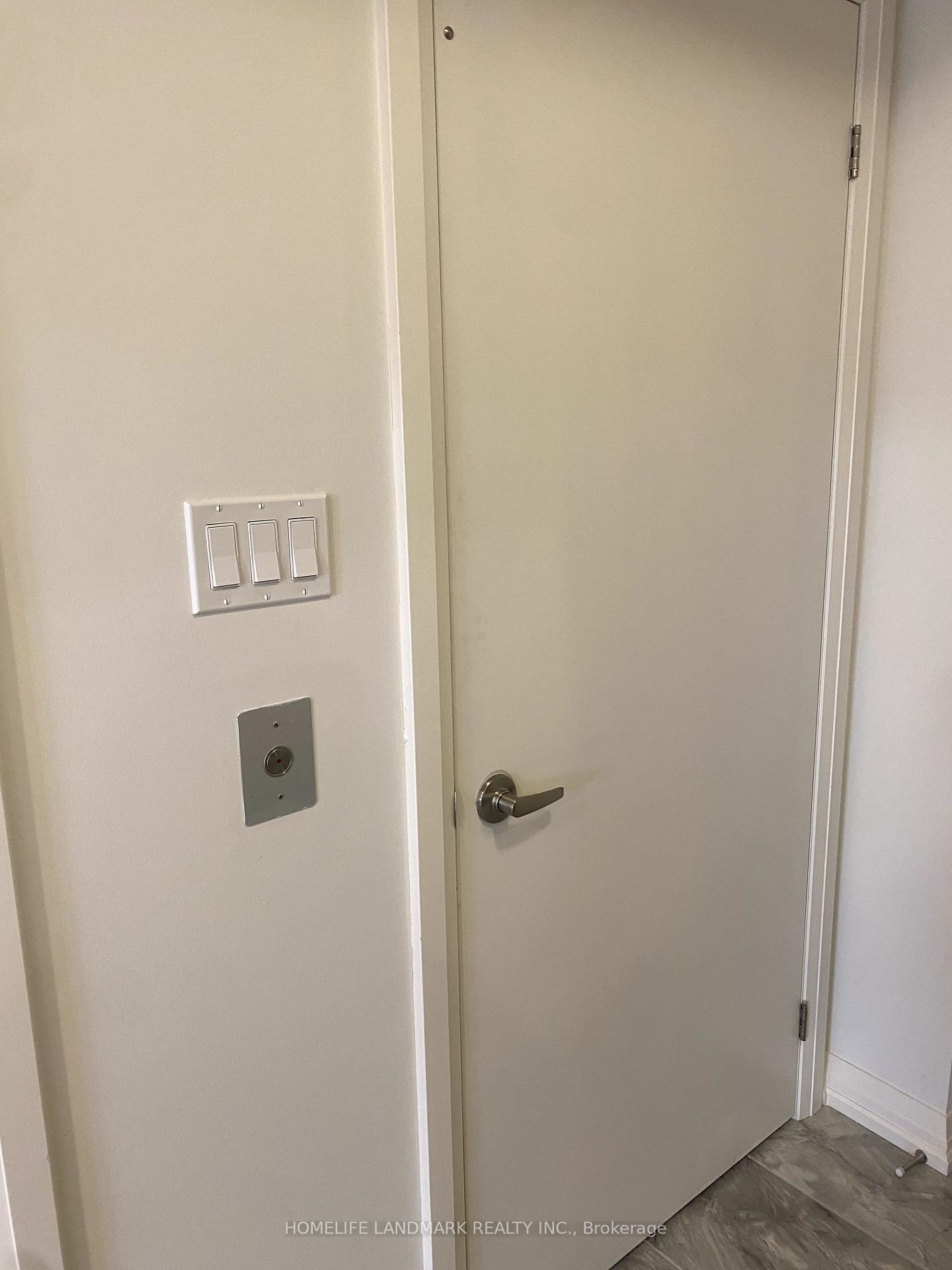 Photo 16 of 21 Cohen Way, Vaughan, Patterson — HOMEH