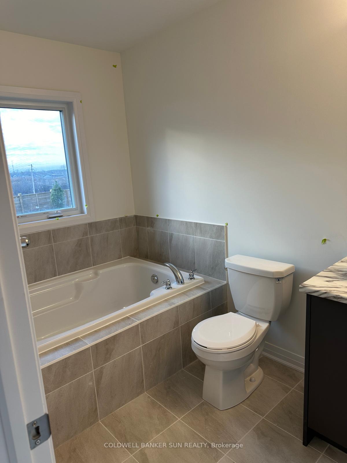 Photo 15 of 311 Port Crescent, Welland, Dain City — HOMEH