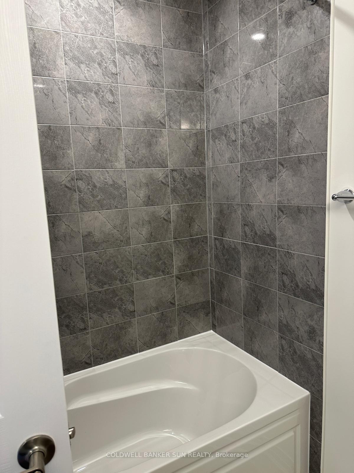 Photo 16 of 311 Port Crescent, Welland, Dain City — HOMEH