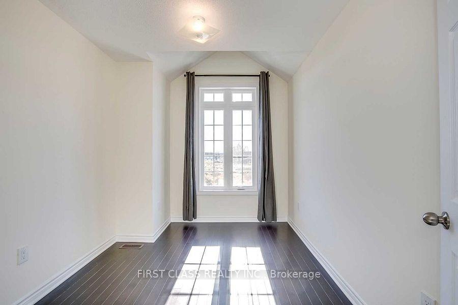 Photo 10 of 126 Farooq Boulevard, Vaughan, Vellore Village — HOMEH