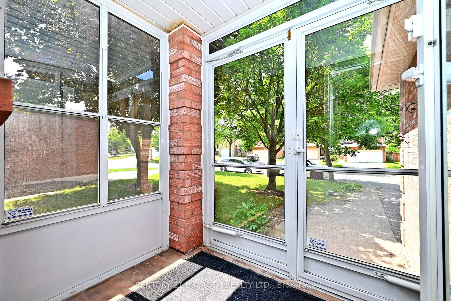 Photo 6 of 99 Sandfield Drive, Aurora, Aurora Highlands — HOMEH
