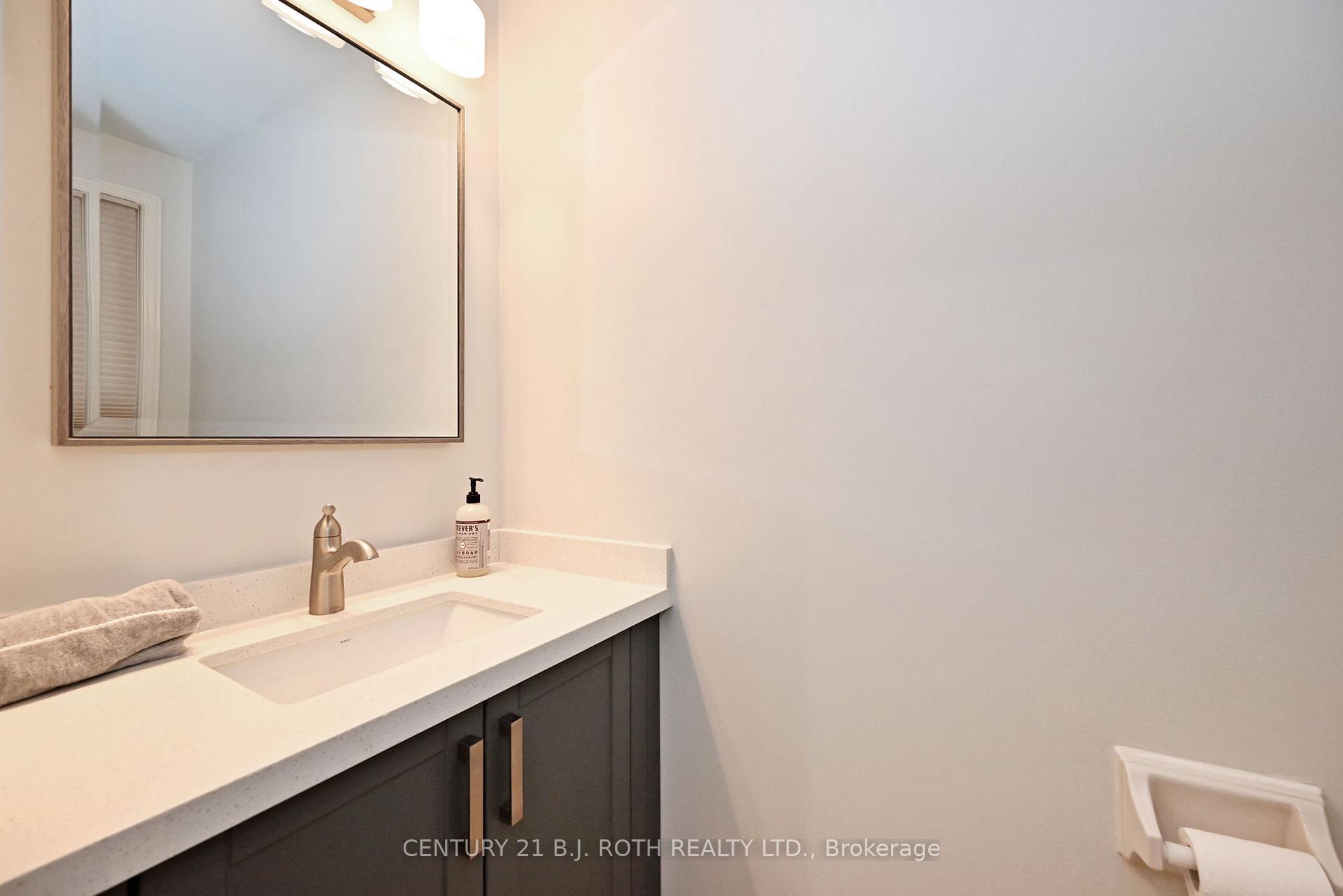 Photo 2 of 99 Sandfield Drive, Aurora, Aurora Highlands — HOMEH
