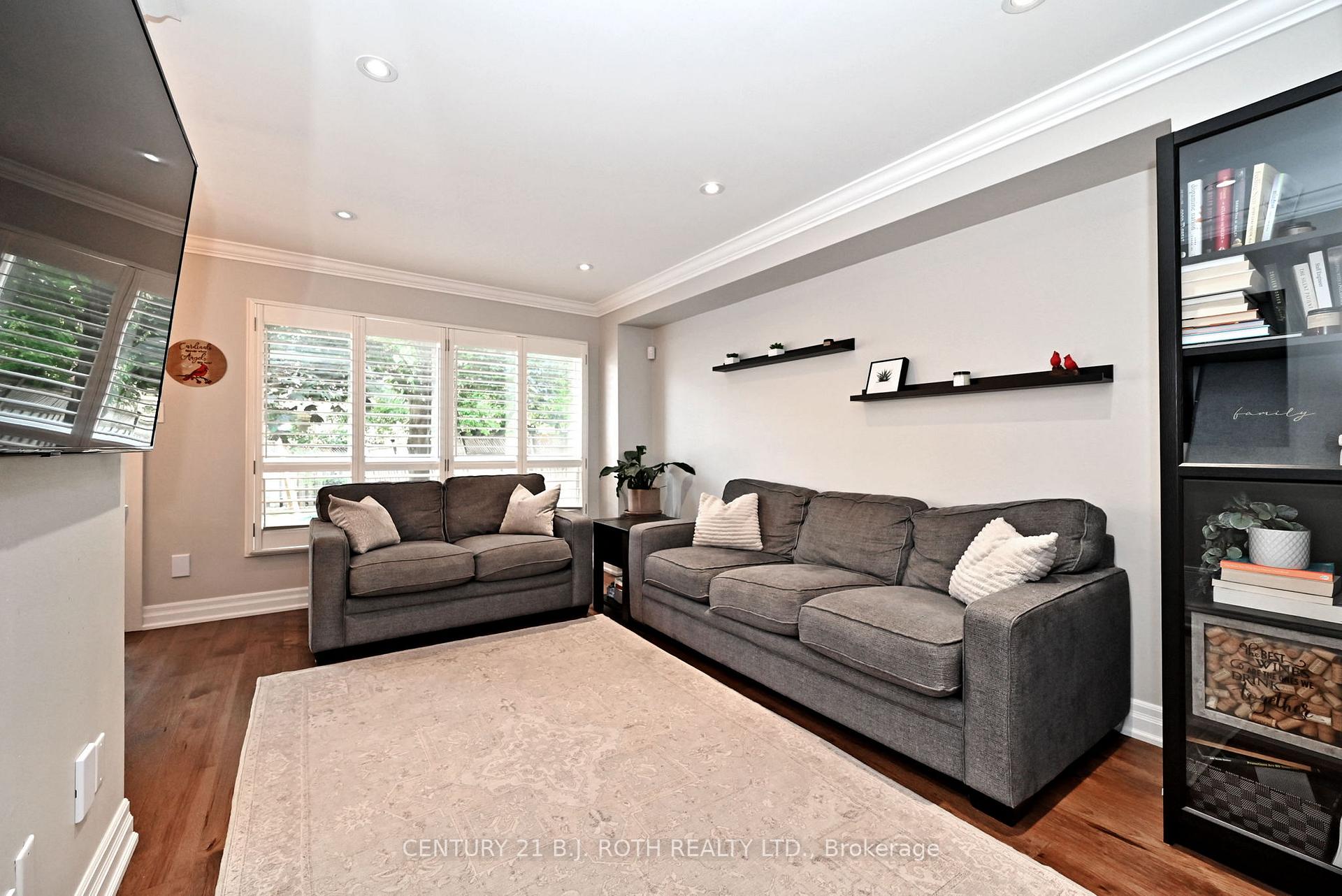 Photo 5 of 99 Sandfield Drive, Aurora, Aurora Highlands — HOMEH