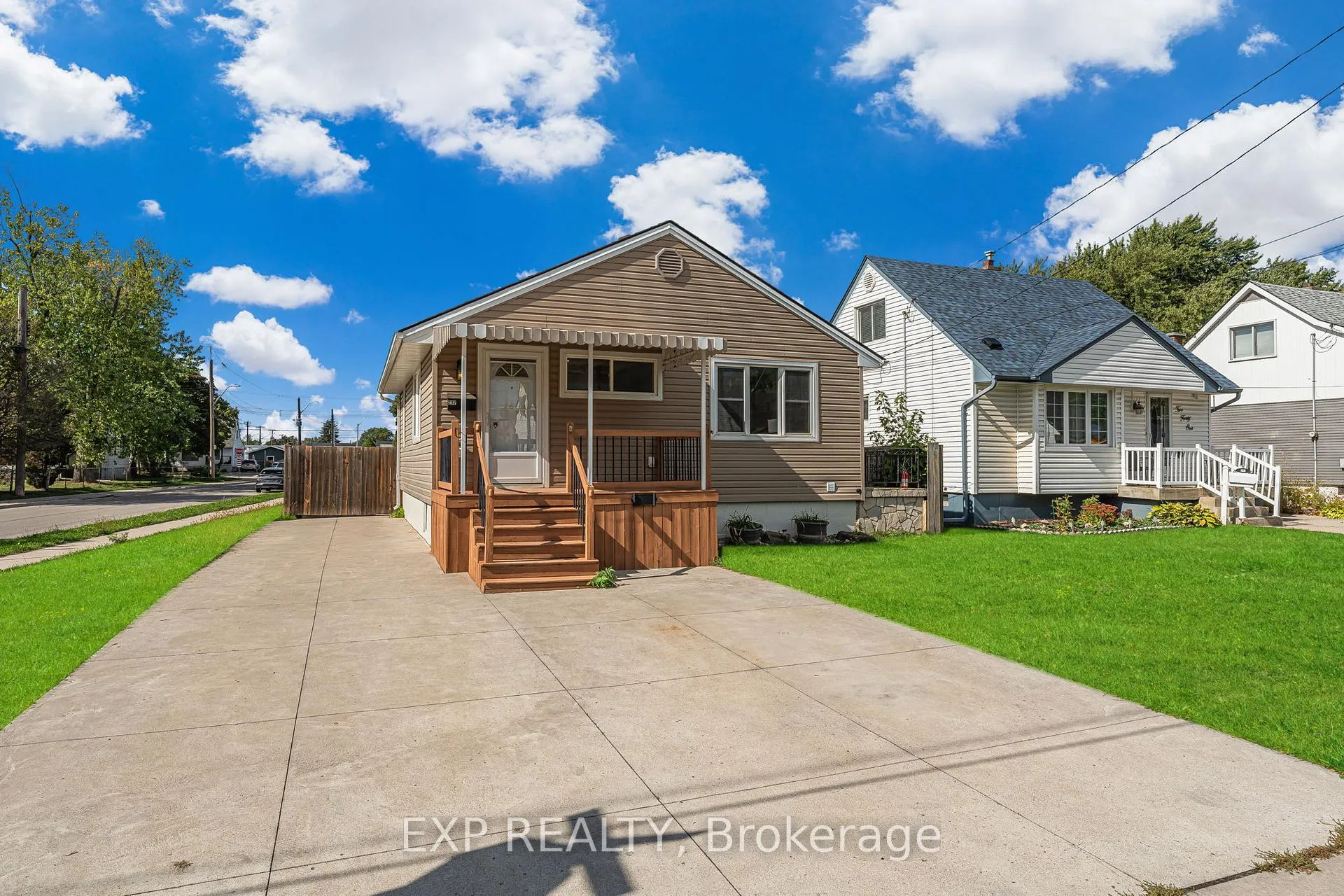 Photo 3 of 237 Adair Avenue N, Hamilton, McQuesten — HOMEH