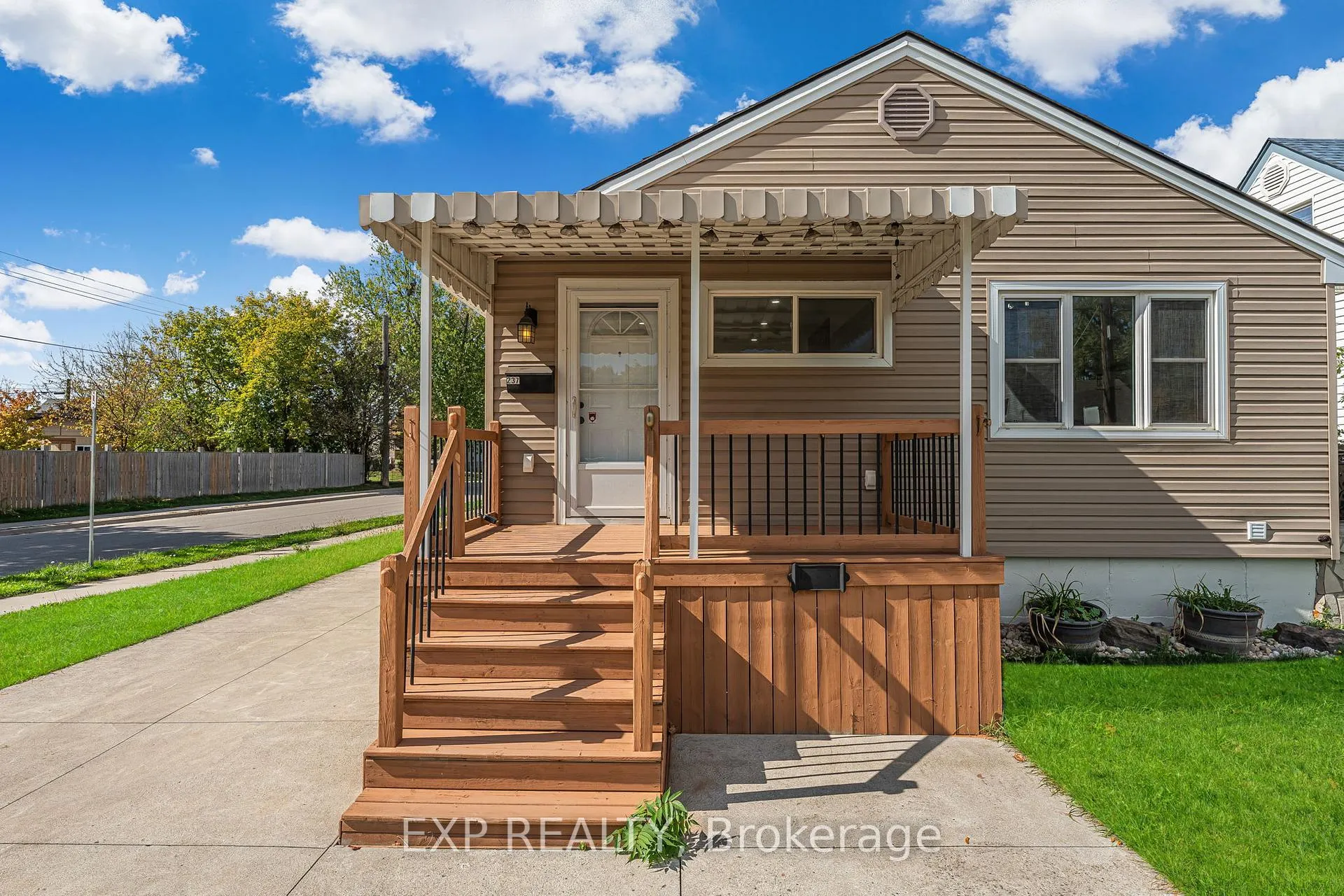 Photo 8 of 237 Adair Avenue N, Hamilton, McQuesten — HOMEH