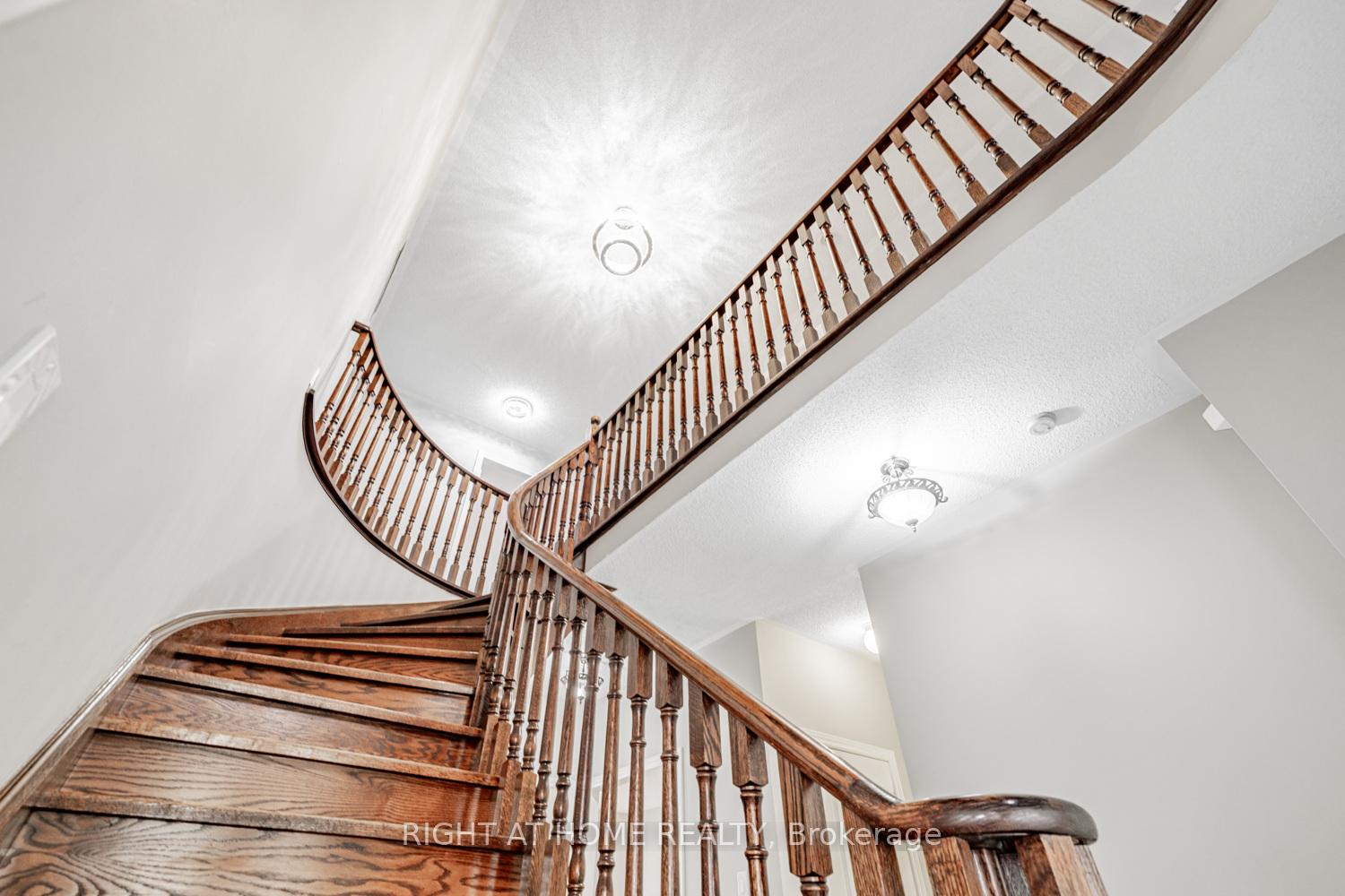Photo 11 of 31 Blue Diamond Terrace, Vaughan, Sonoma Heights — HOMEH