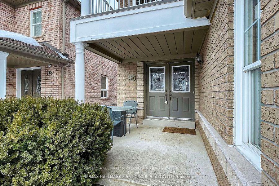 Photo 2 of 120 Candlebrook Drive, Whitby, Pringle Creek — HOMEH